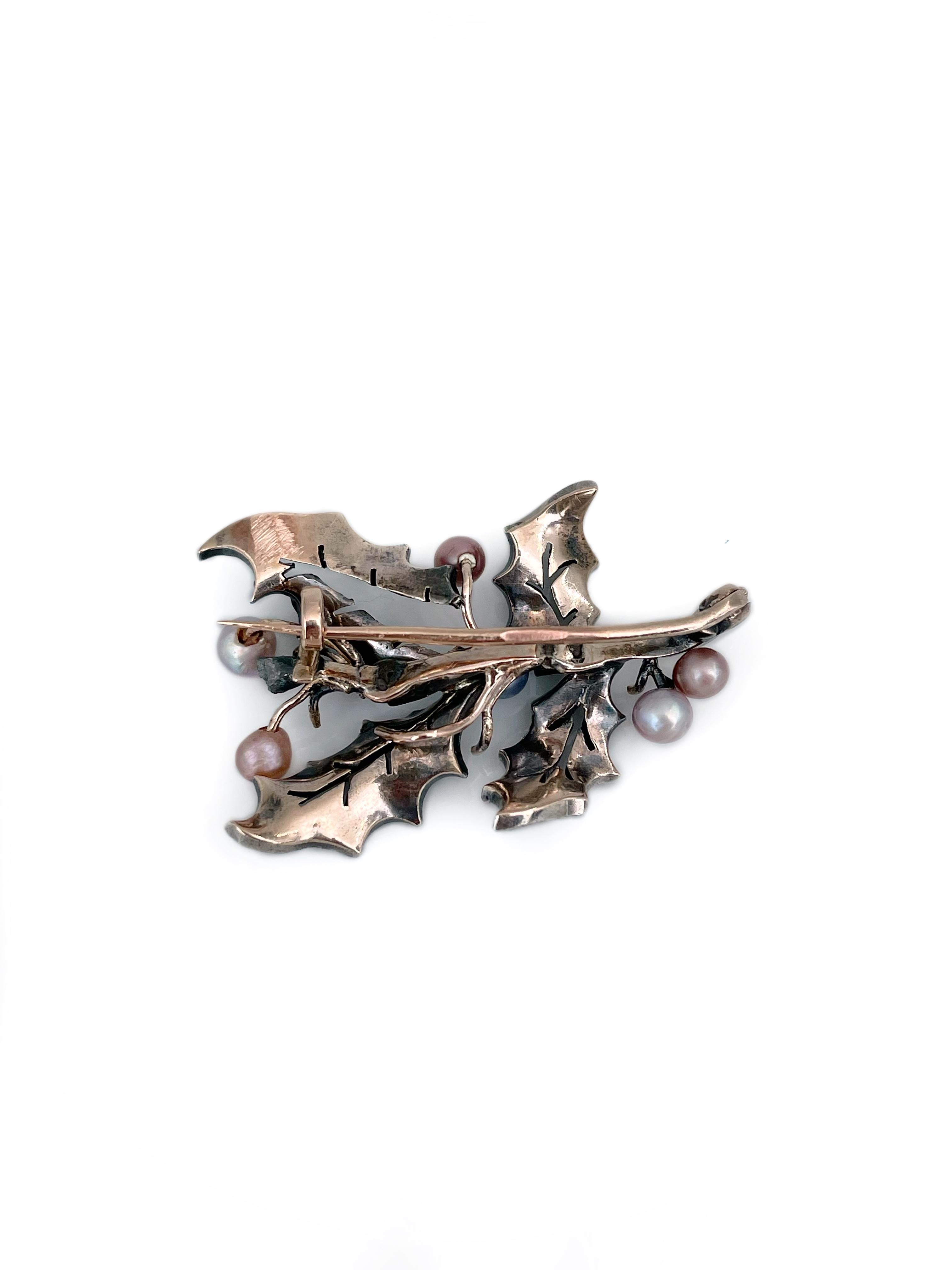 Victorian 14 Karat Gold Rose Cut Diamond Colourful Pearl Holly Leaf Pin Brooch In Good Condition For Sale In Vilnius, Vilniaus apskr.