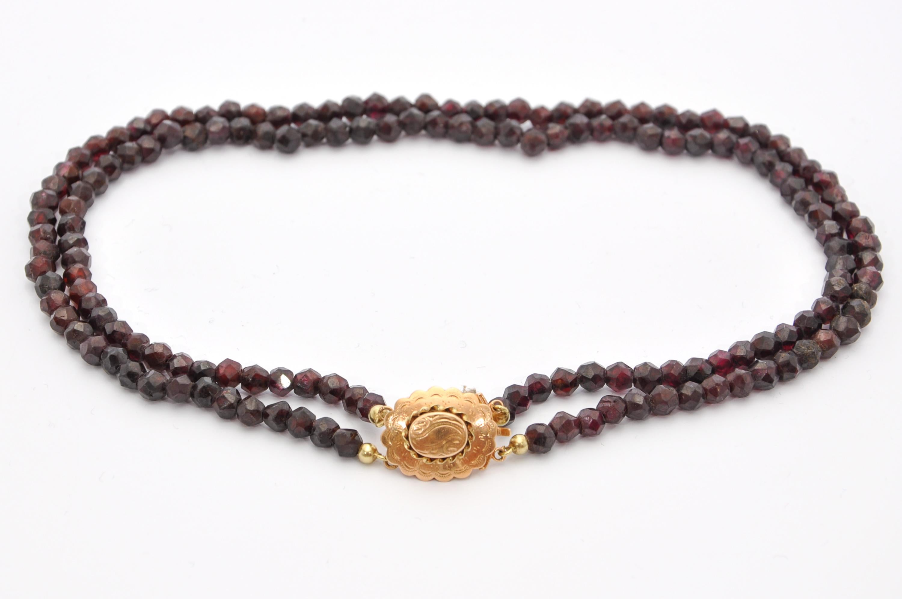 Antike zweireihige Perlenkette aus 14 Karat Gold und Granat, Niederlande Damen im Angebot