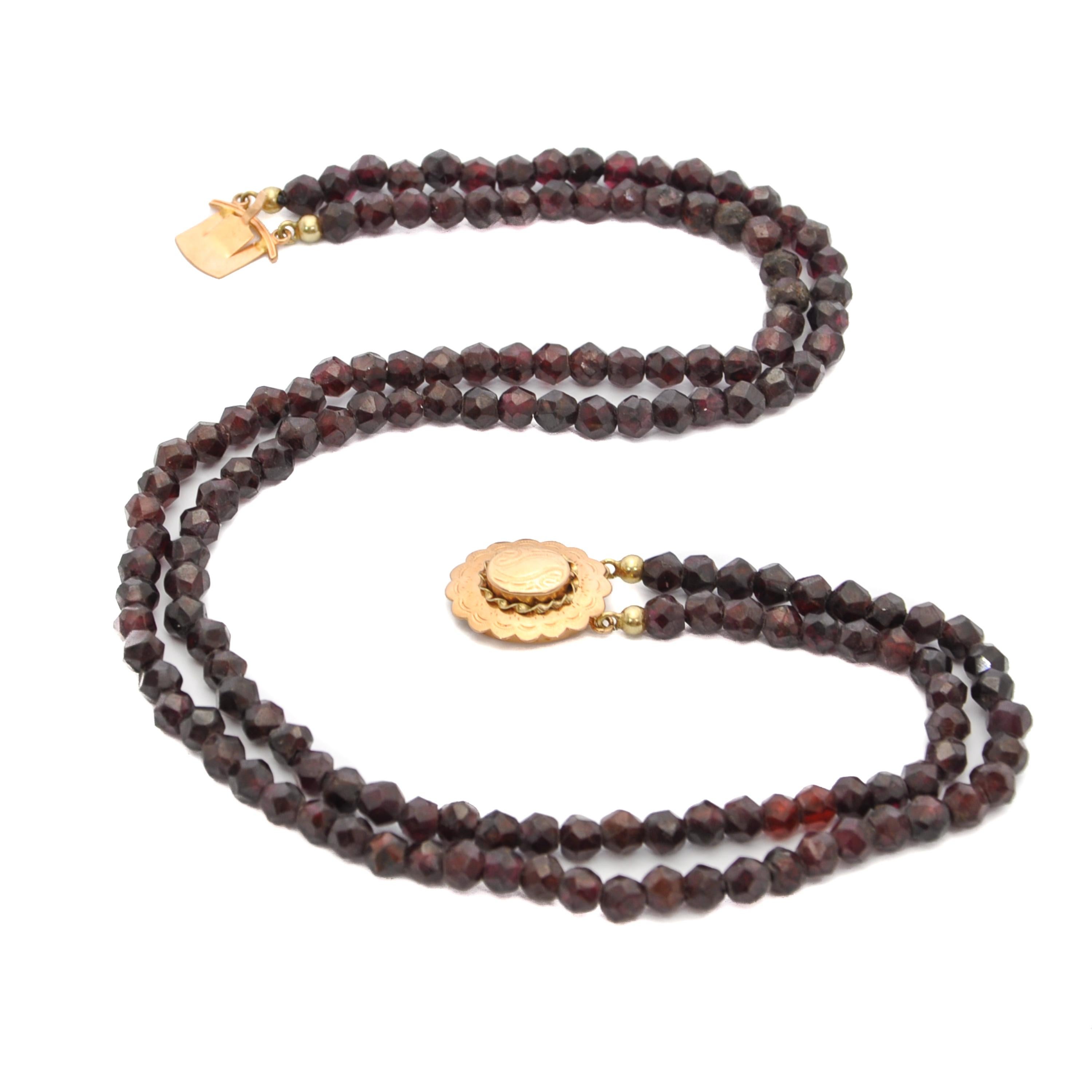 Antique 14K Gold and Garnet Two-Strand Beaded Necklace, Netherlands In Good Condition For Sale In Rotterdam, NL