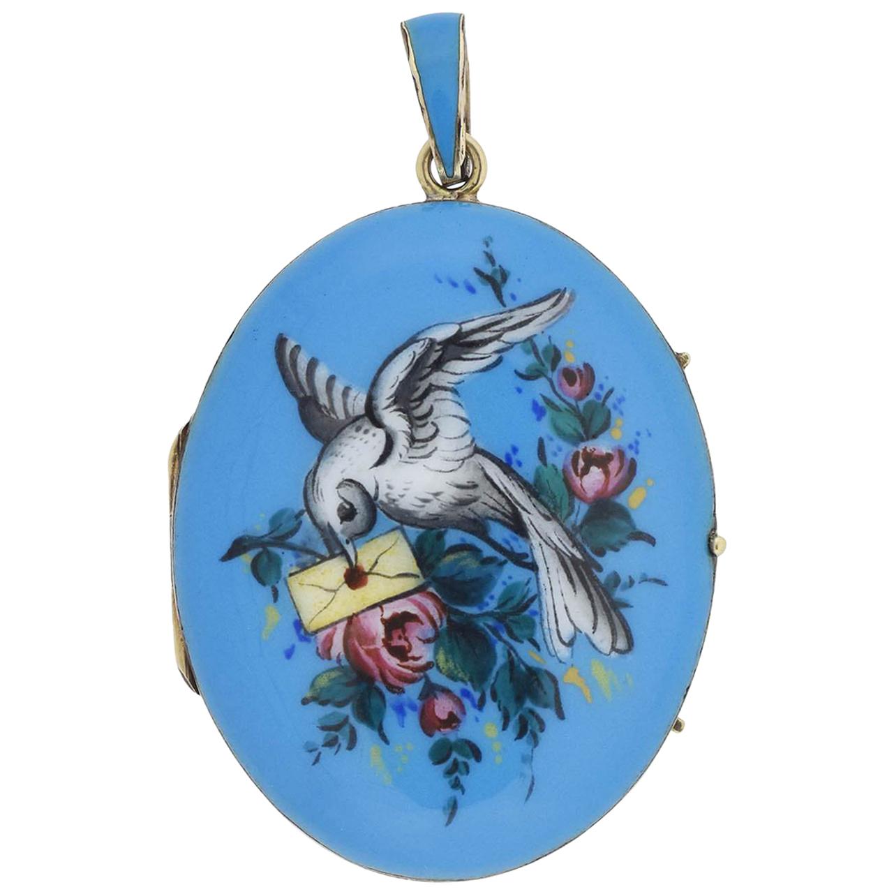 Viktorianischer 14 Karat handbemalter emaillierter Medaillon-Anhänger mit „Bird and Love Letter“
