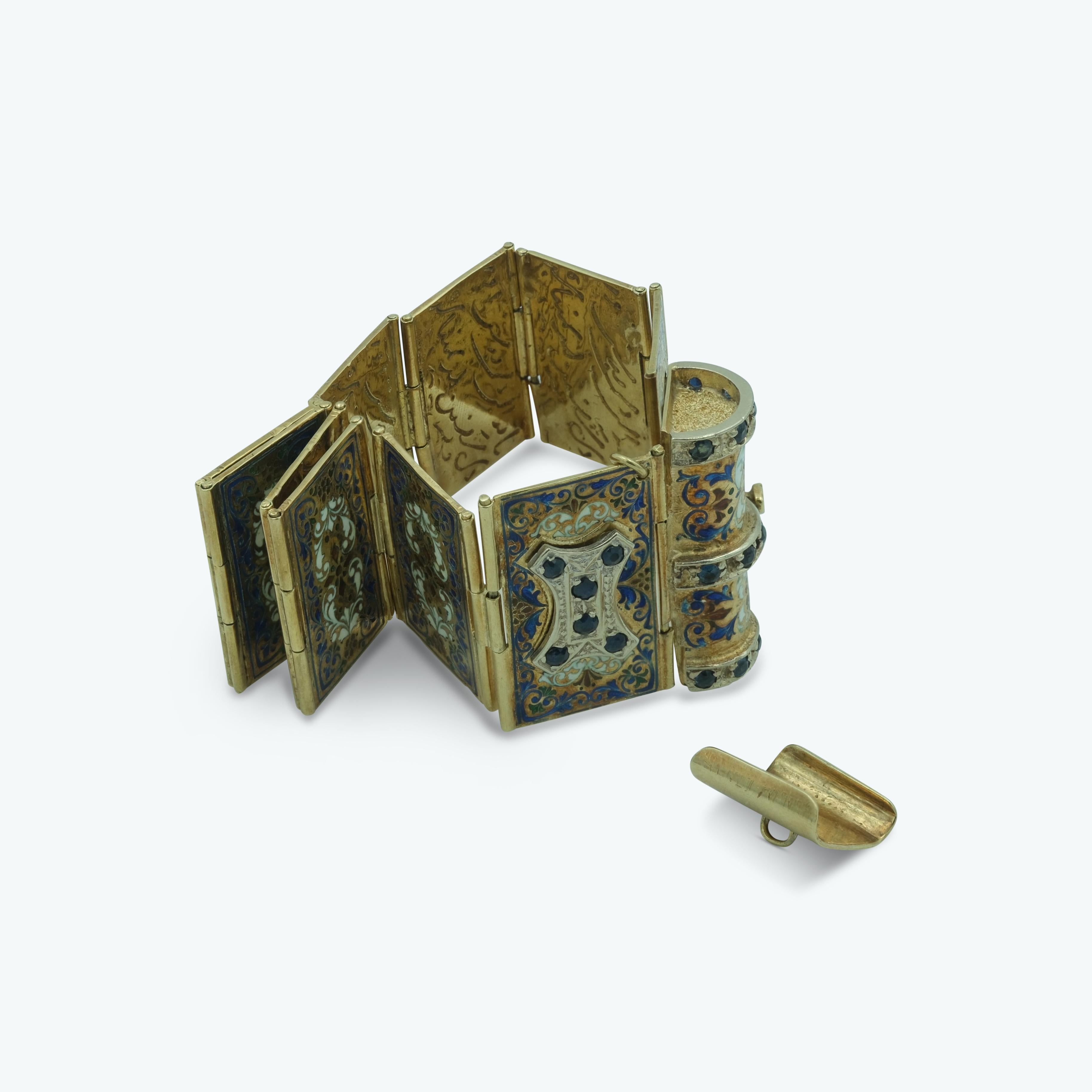 Victorian Sapphire and Enamel Souvenir Book Charm Bracelet in 14 Karat Gold In Good Condition In Fairfield, CT