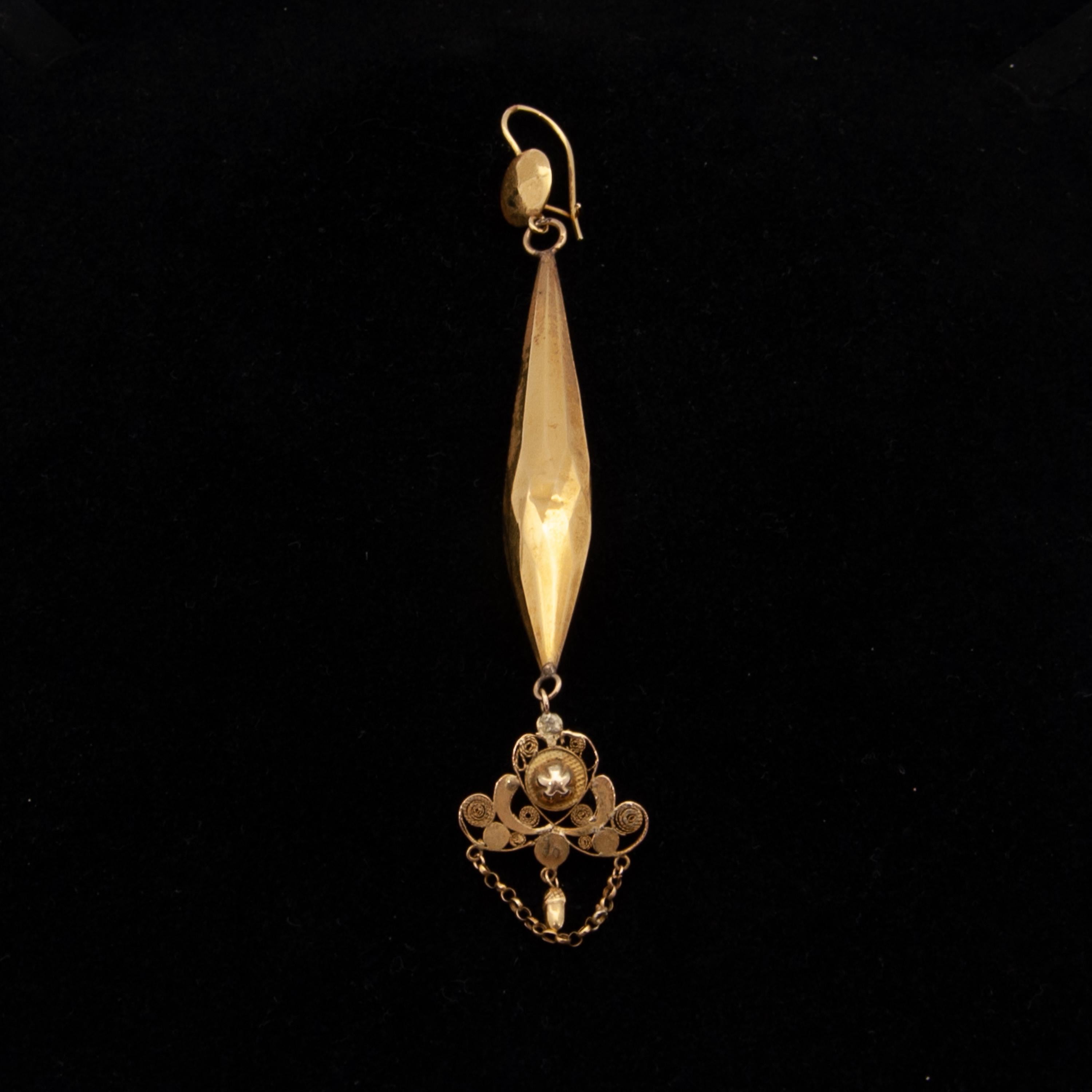 High Victorian Antique Victorian 14 Karat Gold Dangle Earring For Sale
