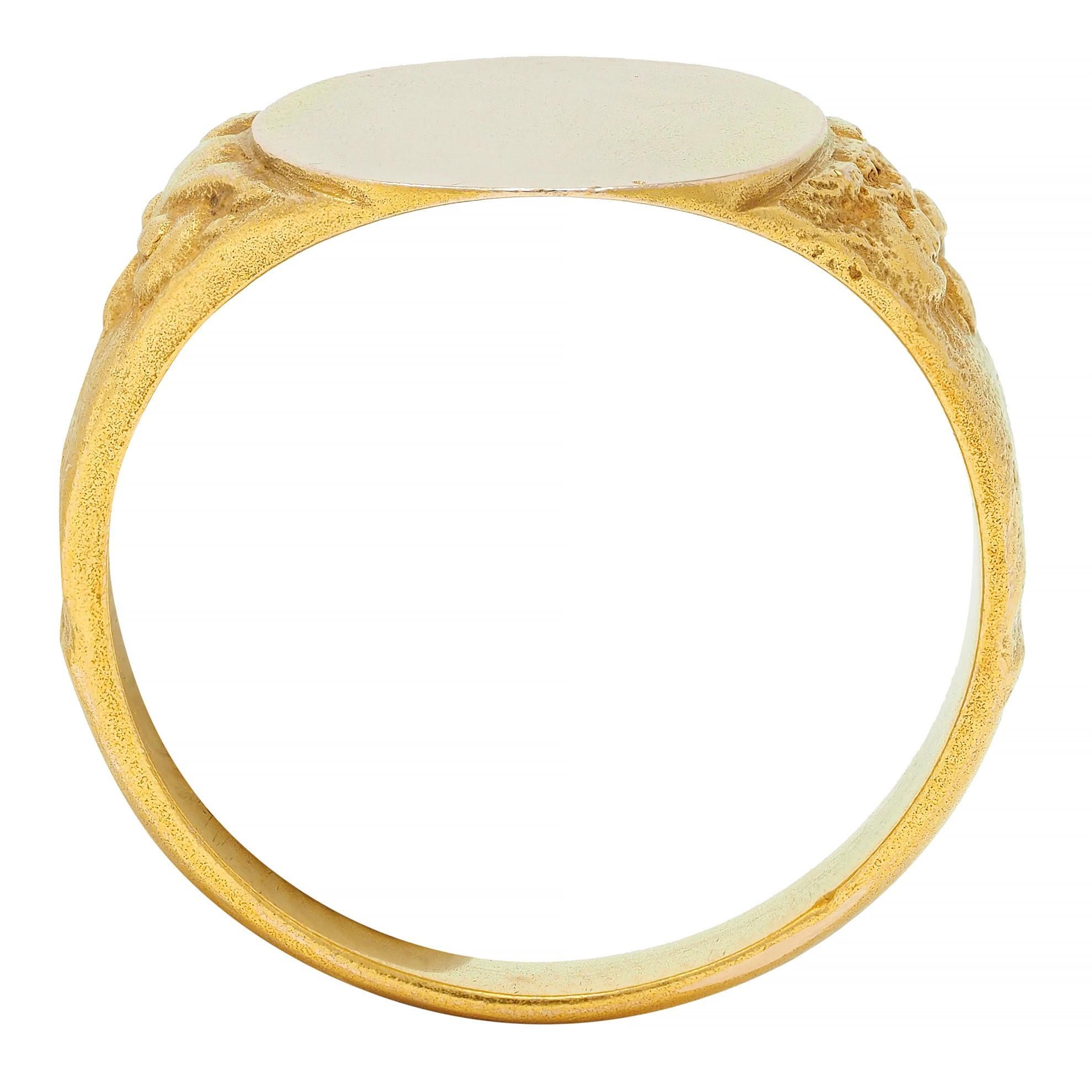 Victorian 14 Karat Yellow Gold Owl Antique Unsiex Bird Animal Signet Ring For Sale 7