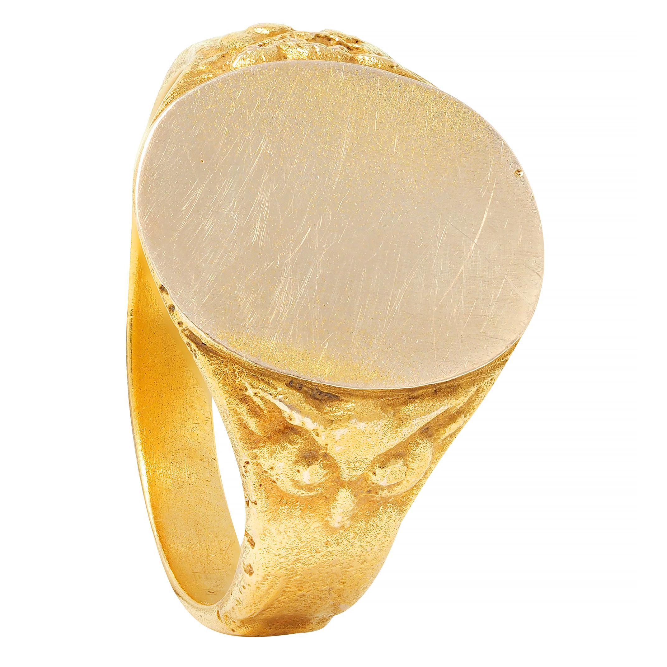 Victorian 14 Karat Yellow Gold Owl Antique Unsiex Bird Animal Signet Ring For Sale 8