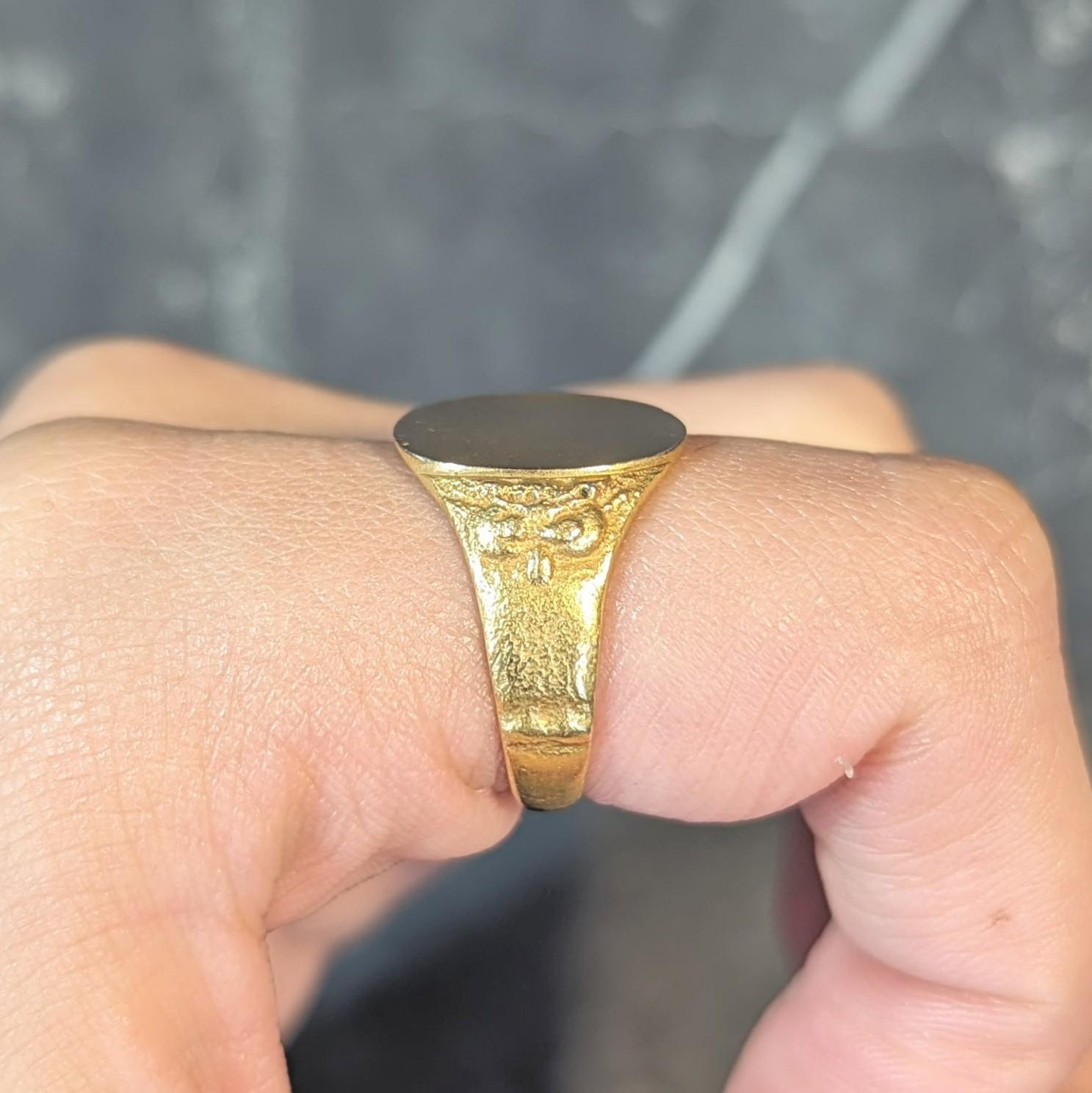 Victorian 14 Karat Yellow Gold Owl Antique Unsiex Bird Animal Signet Ring For Sale 11