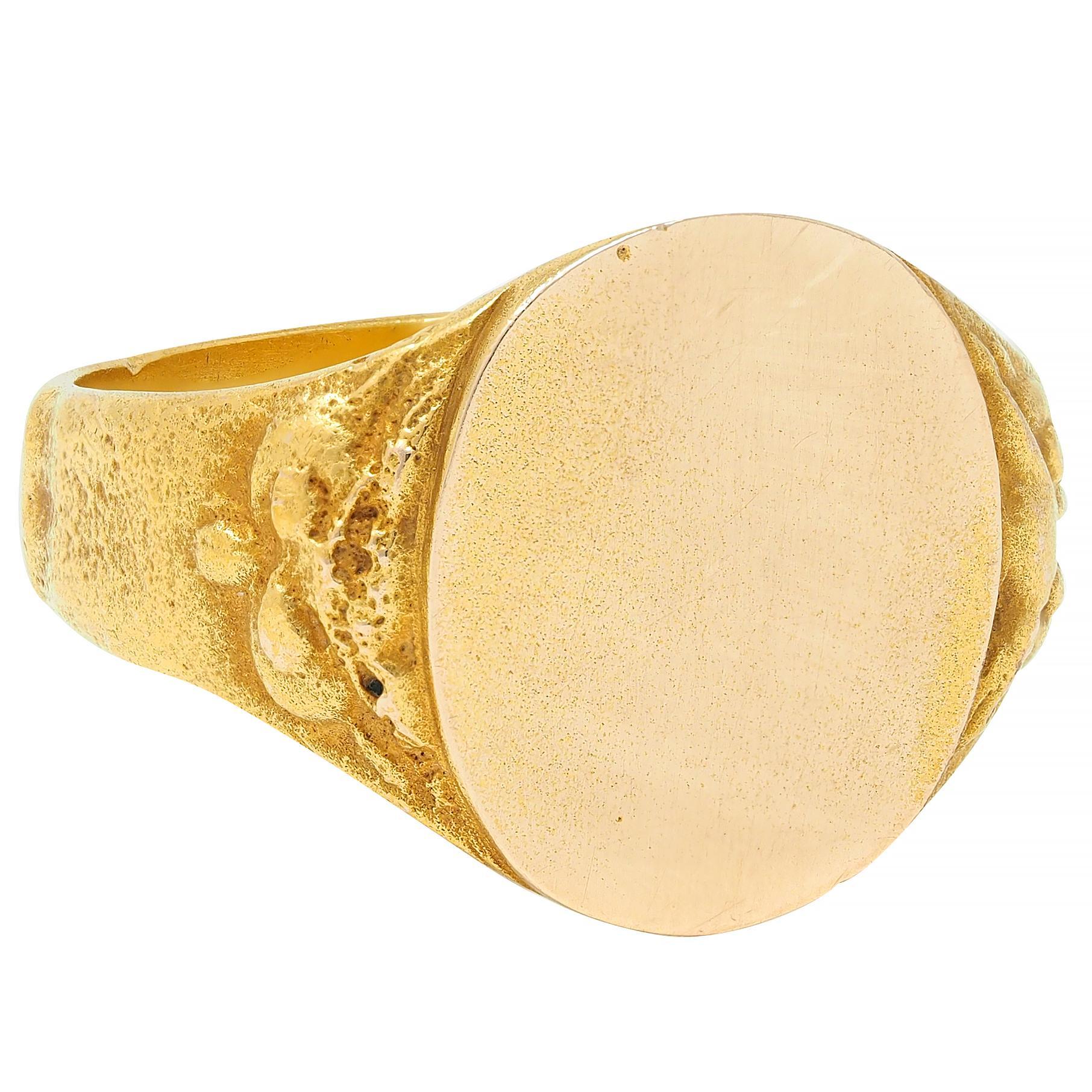 Victorian 14 Karat Yellow Gold Owl Antique Unsiex Bird Animal Signet Ring For Sale 5