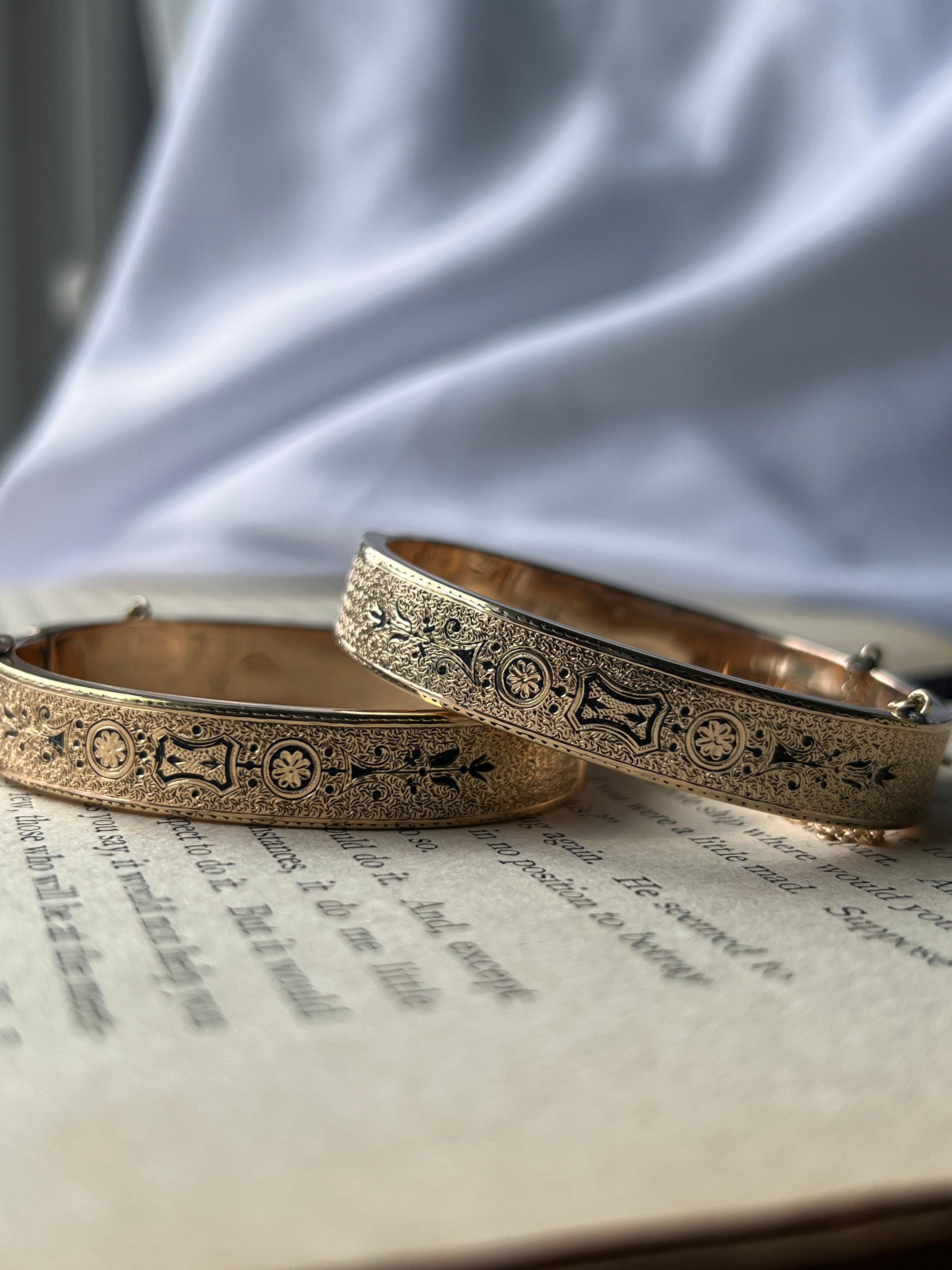 Pulseras de boda victorianas de oro amarillo de 14 quilates Taille D'Épargne en Bueno estado para la venta en Towson, MD