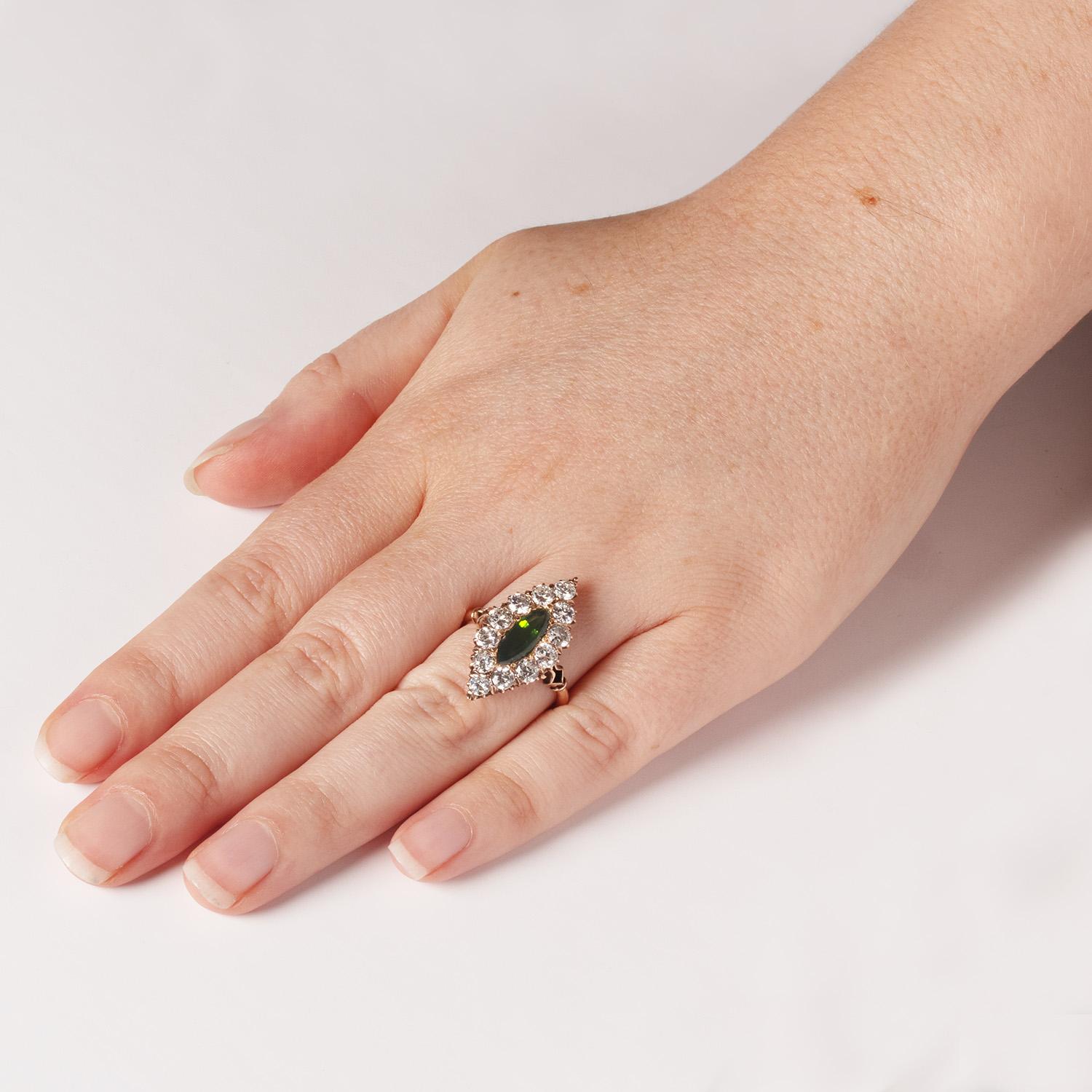Viktorianischer Bootsring mit 1,40 Karat Smaragd und Diamant, um 1880 für Damen oder Herren im Angebot