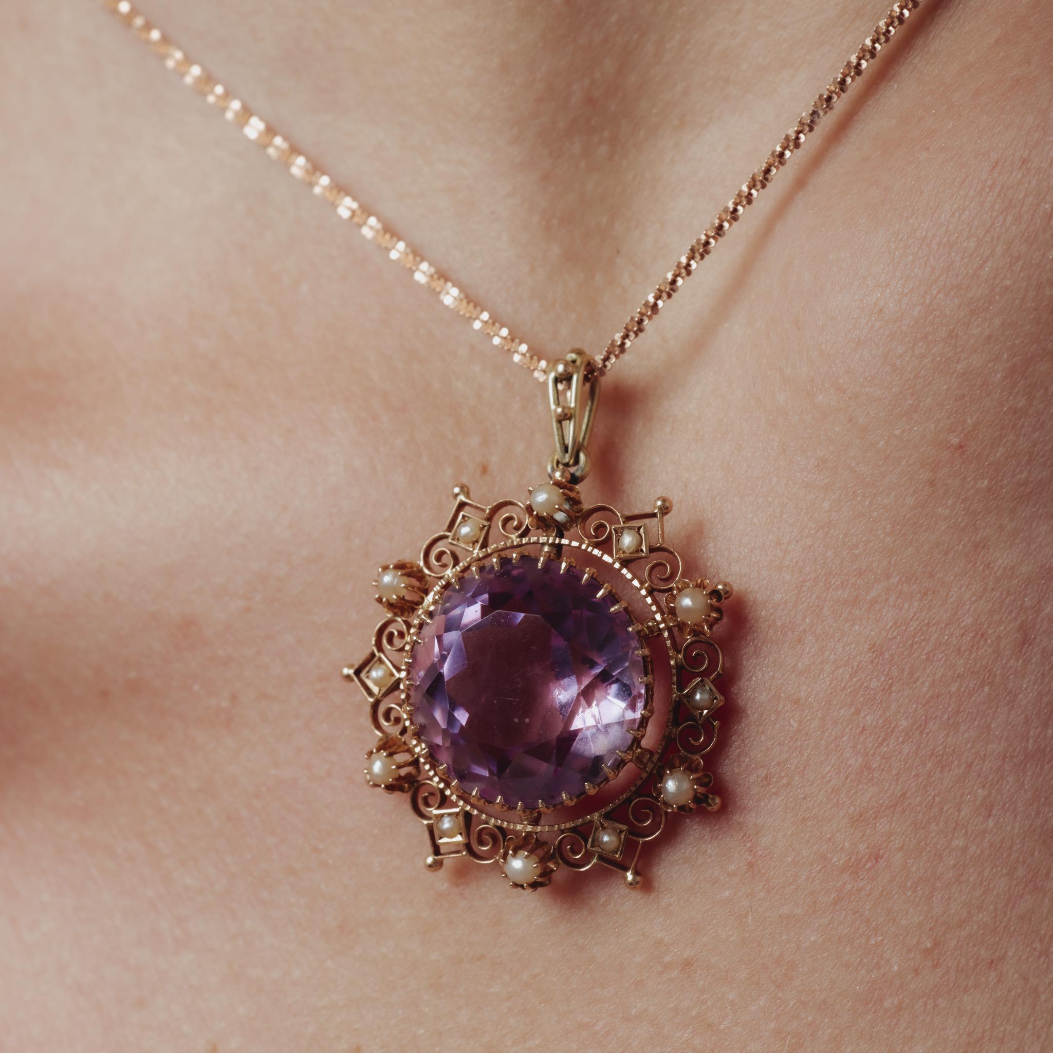 Collier Victorien 14.50 carat améthyste perle de rocaille 14k or jaune et rose Bon état - En vente à Beverly Hills, CA