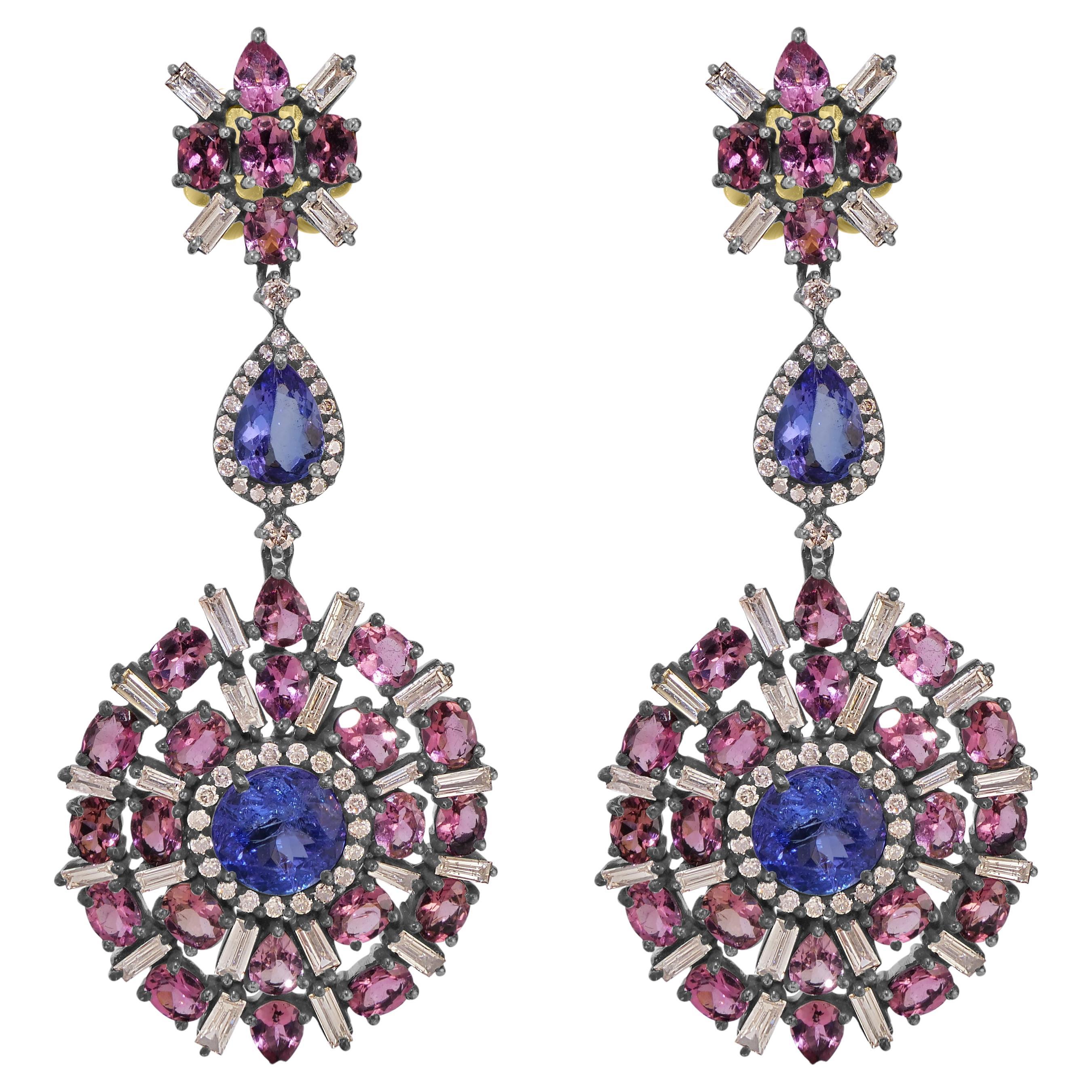 Victorian 14.54 ct. pt. Boucles d'oreilles pendantes en tanzanite, tourmaline et diamant 