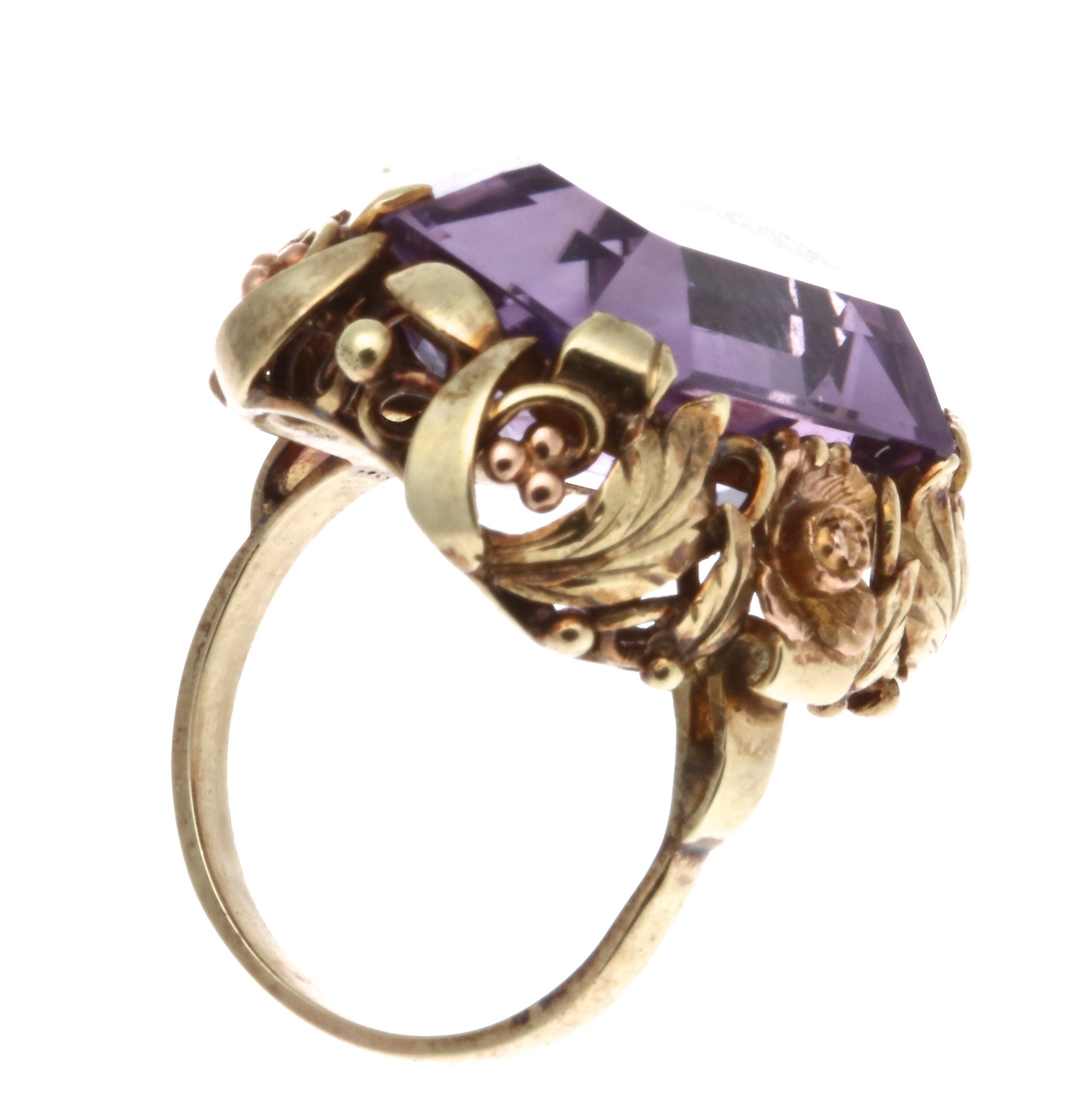 14.75 Carat Amethyst 14 Karat Yellow Rose Gold Ring In Excellent Condition In Beverly Hills, CA