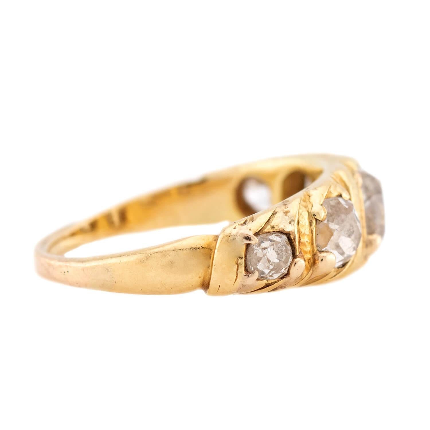Vittoriano Anello vittoriano a cinque pietre con diamante 14k in vendita