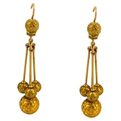 Orecchini vittoriani a sfera con motivo etrusco in 14 ct.