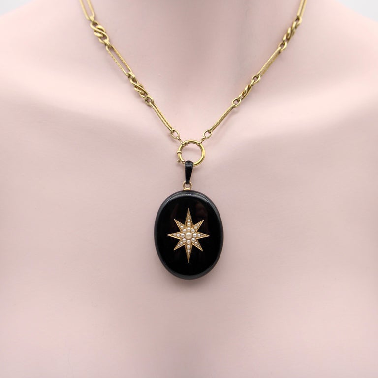 Victorian 14K Gold and Onyx Starburst Mourning Locket For Sale 5