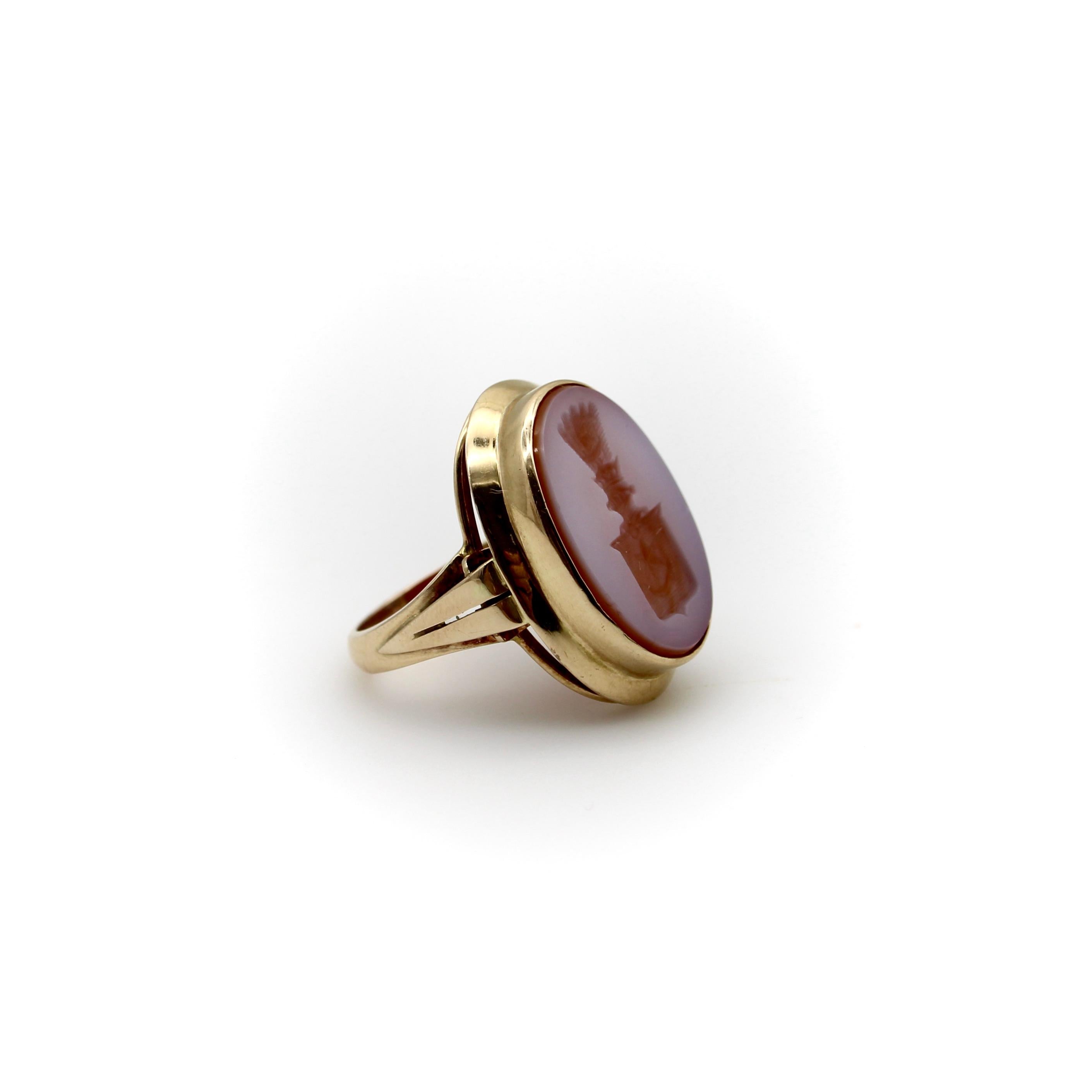 Women's or Men's Victorian 14k Gold Banded Agate Intaglio Signet Ring with Shield For Sale