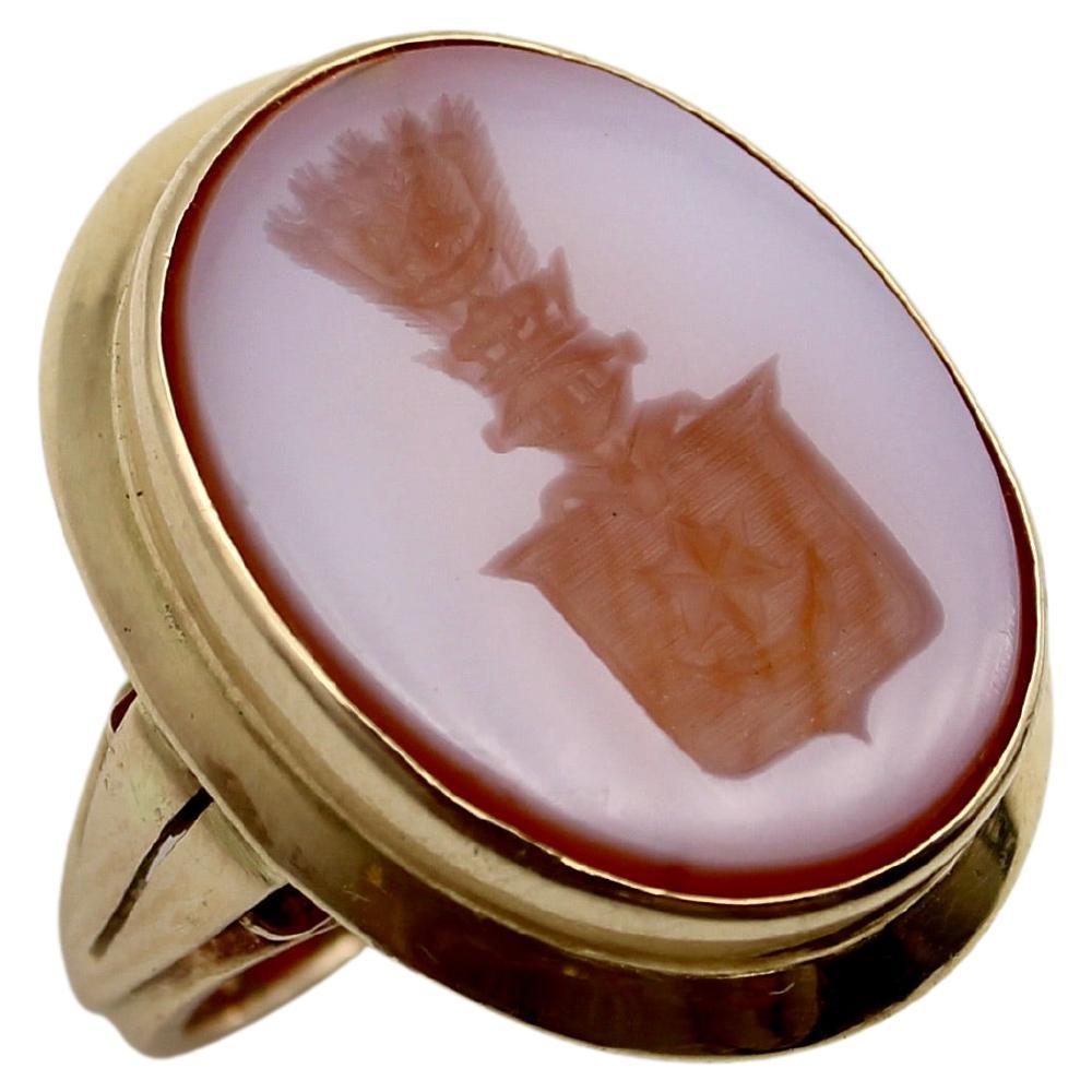 Victorian 14k Gold Banded Agate Intaglio Signet Ring with Shield For Sale