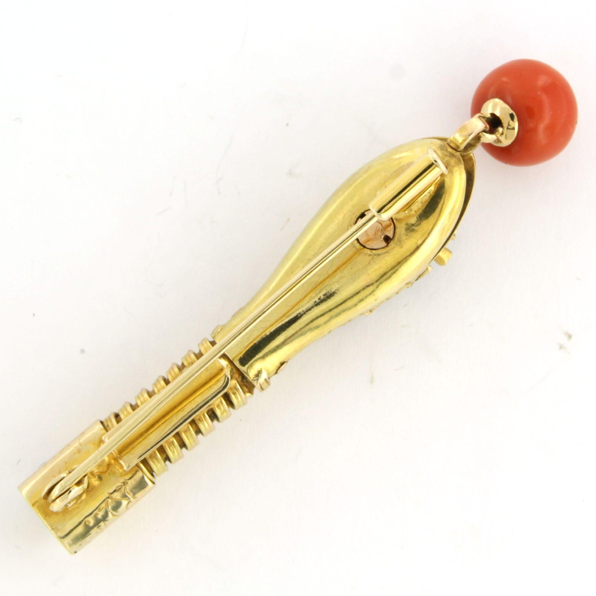 Victorian 14k gold brooch shape of a snake's head with coral, ruby, and diamonds In Excellent Condition For Sale In The Hague, ZH