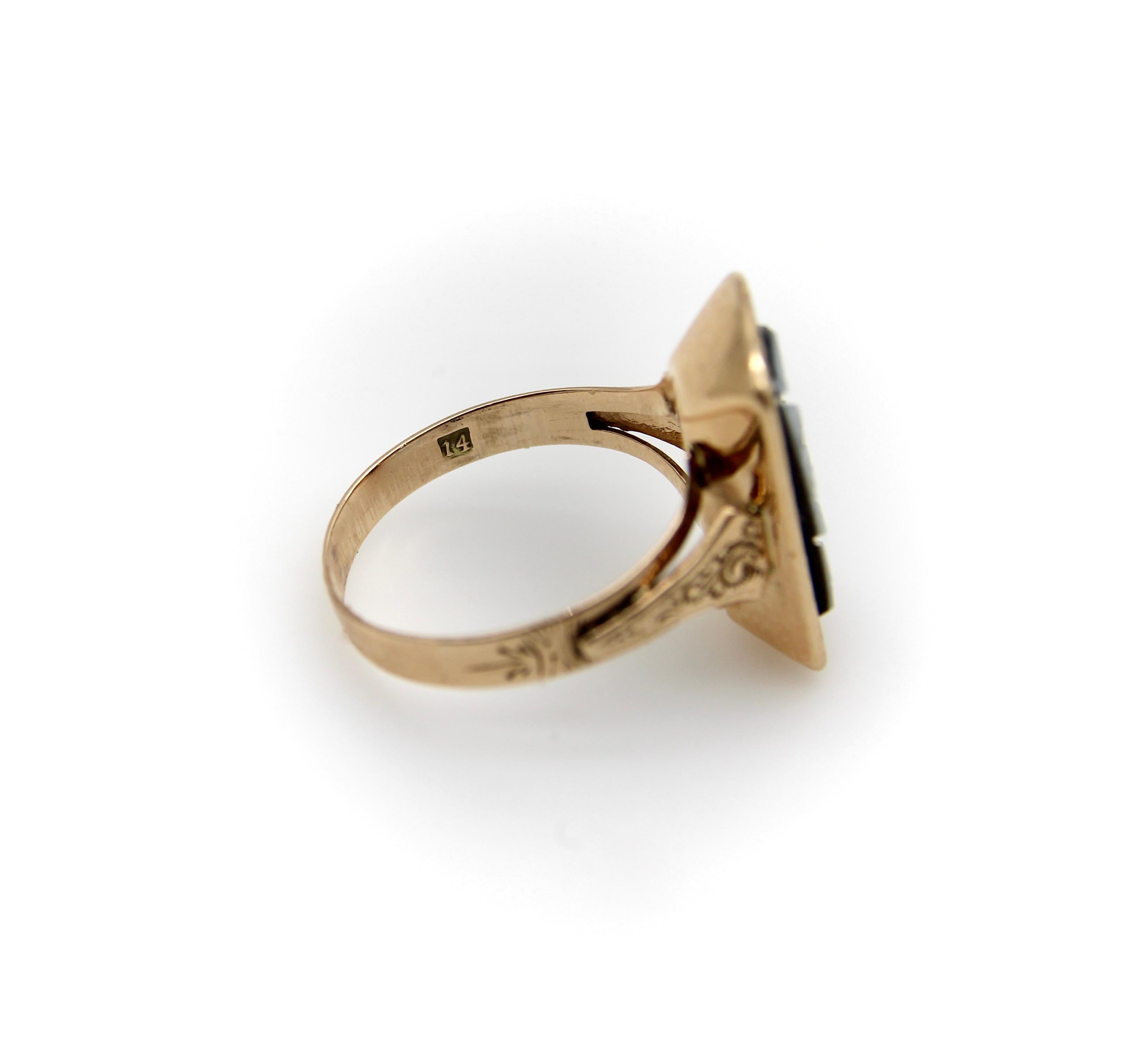 Victorian 14K Gold Carved Floral Banded Agate Ring In condizioni buone in vendita a Venice, CA