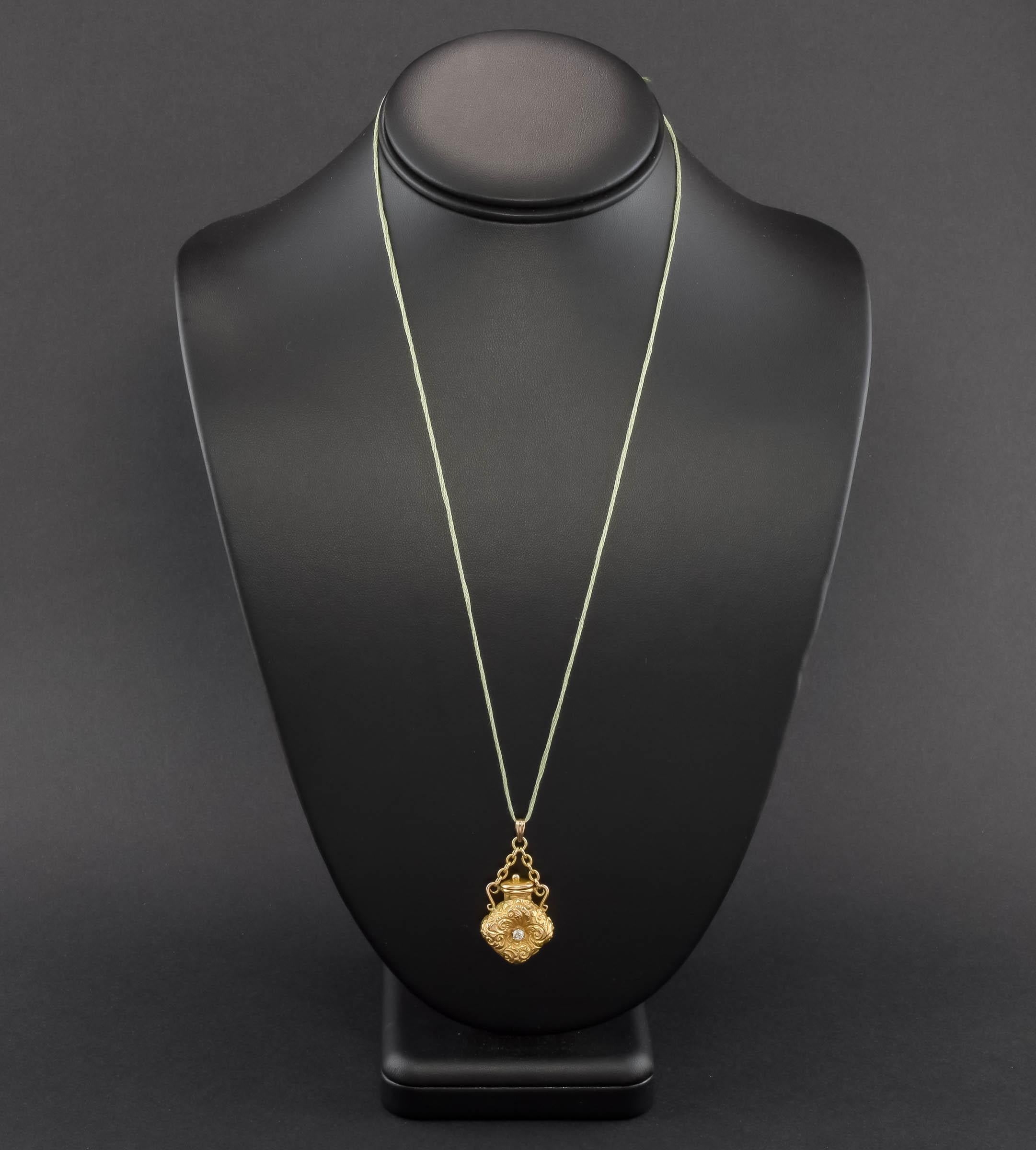 Viktorianische 14K Gold Diamant Duft Parfüm Flasche Anhänger im Zustand „Gut“ in Danvers, MA