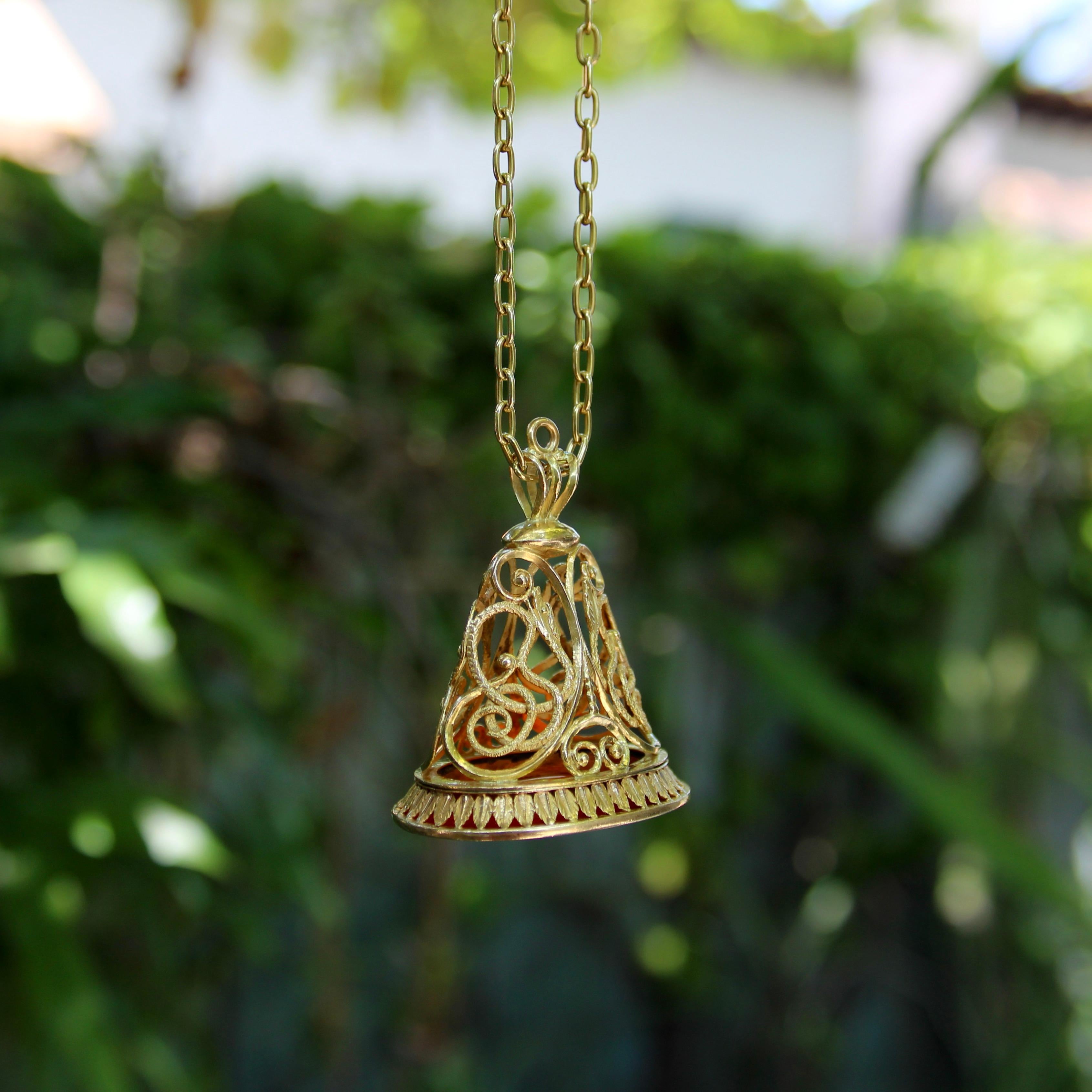 Portafortuna vittoriano in oro 14K con serpente elaborato e corniola in vendita 4