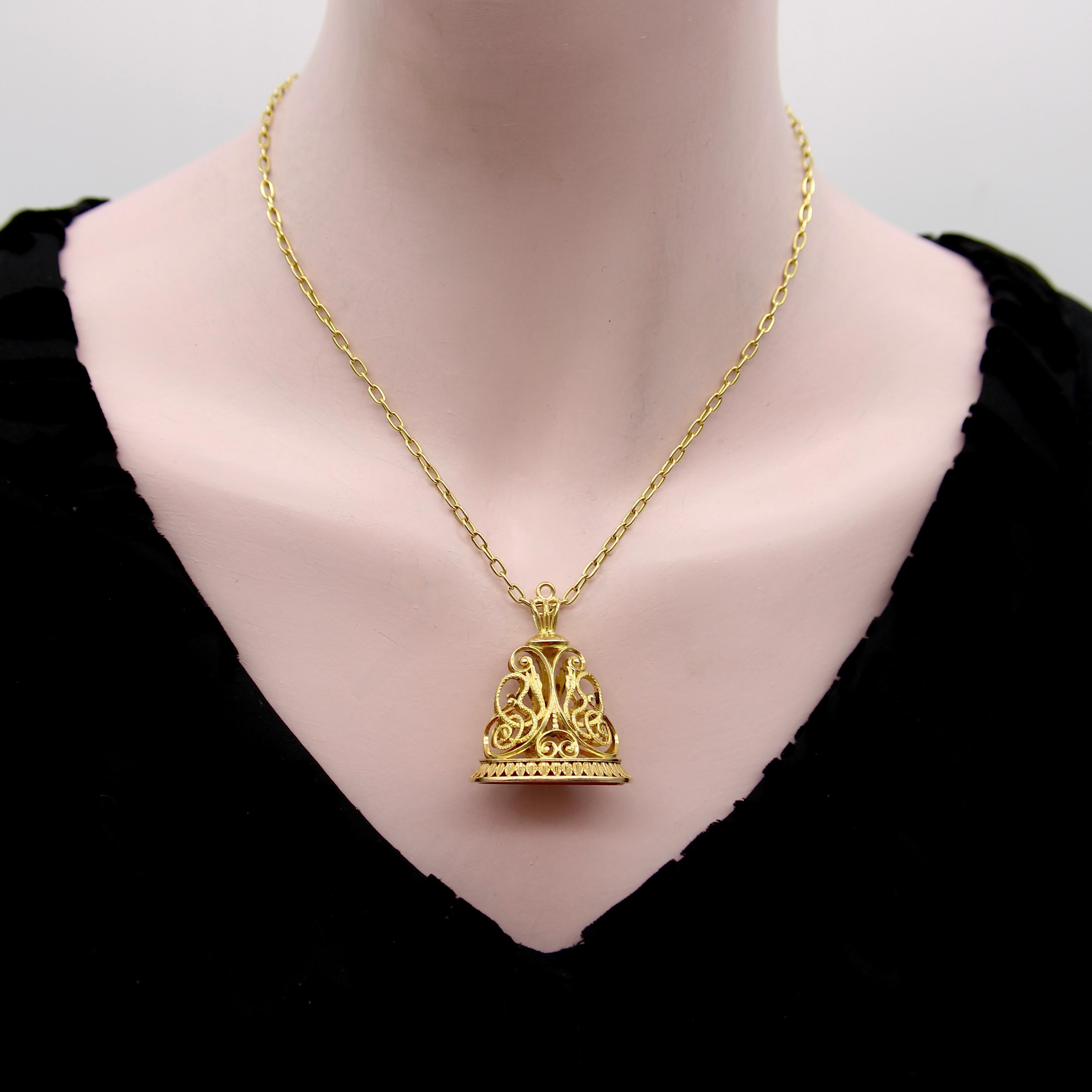 Portafortuna vittoriano in oro 14K con serpente elaborato e corniola in vendita 5