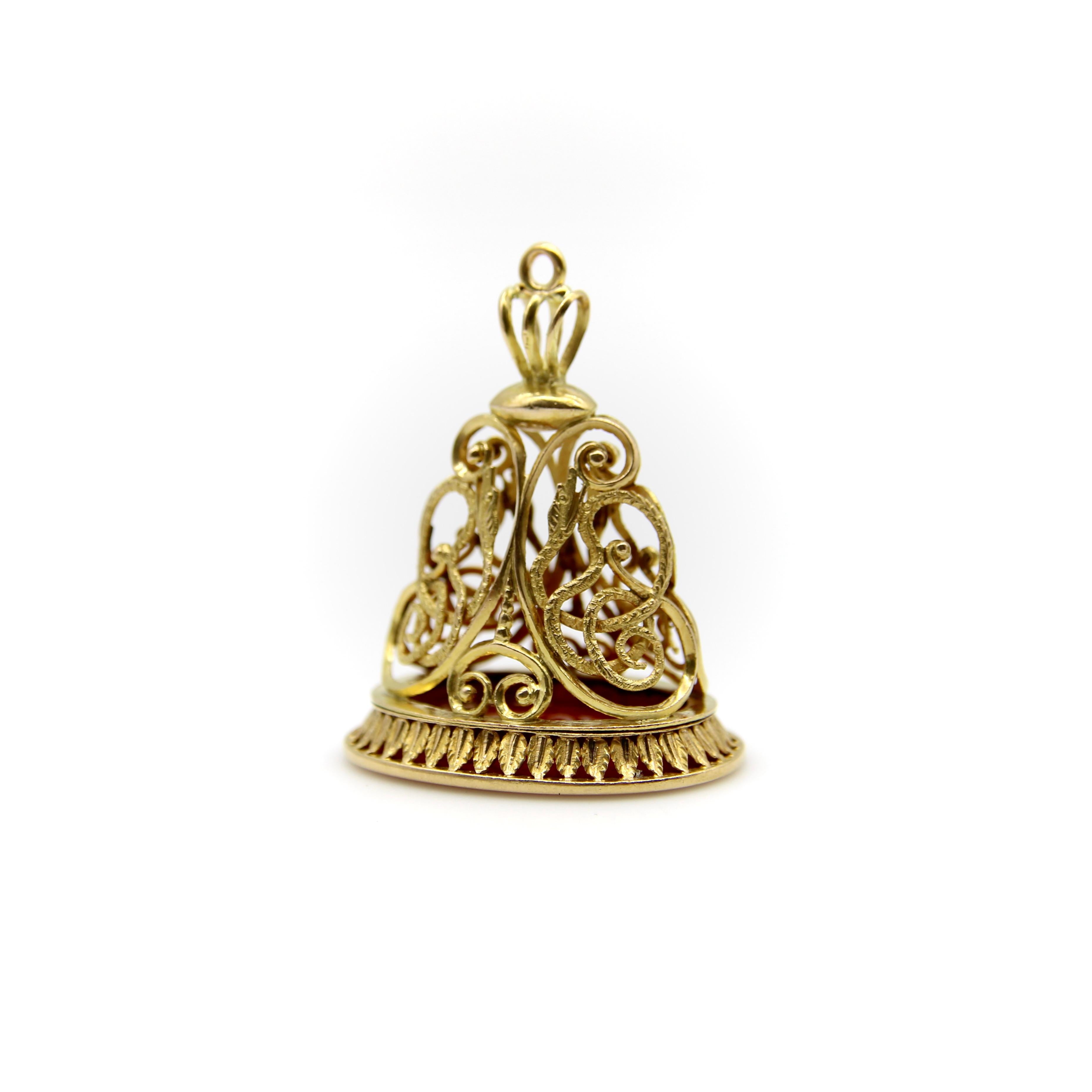 Cabochon Portafortuna vittoriano in oro 14K con serpente elaborato e corniola in vendita