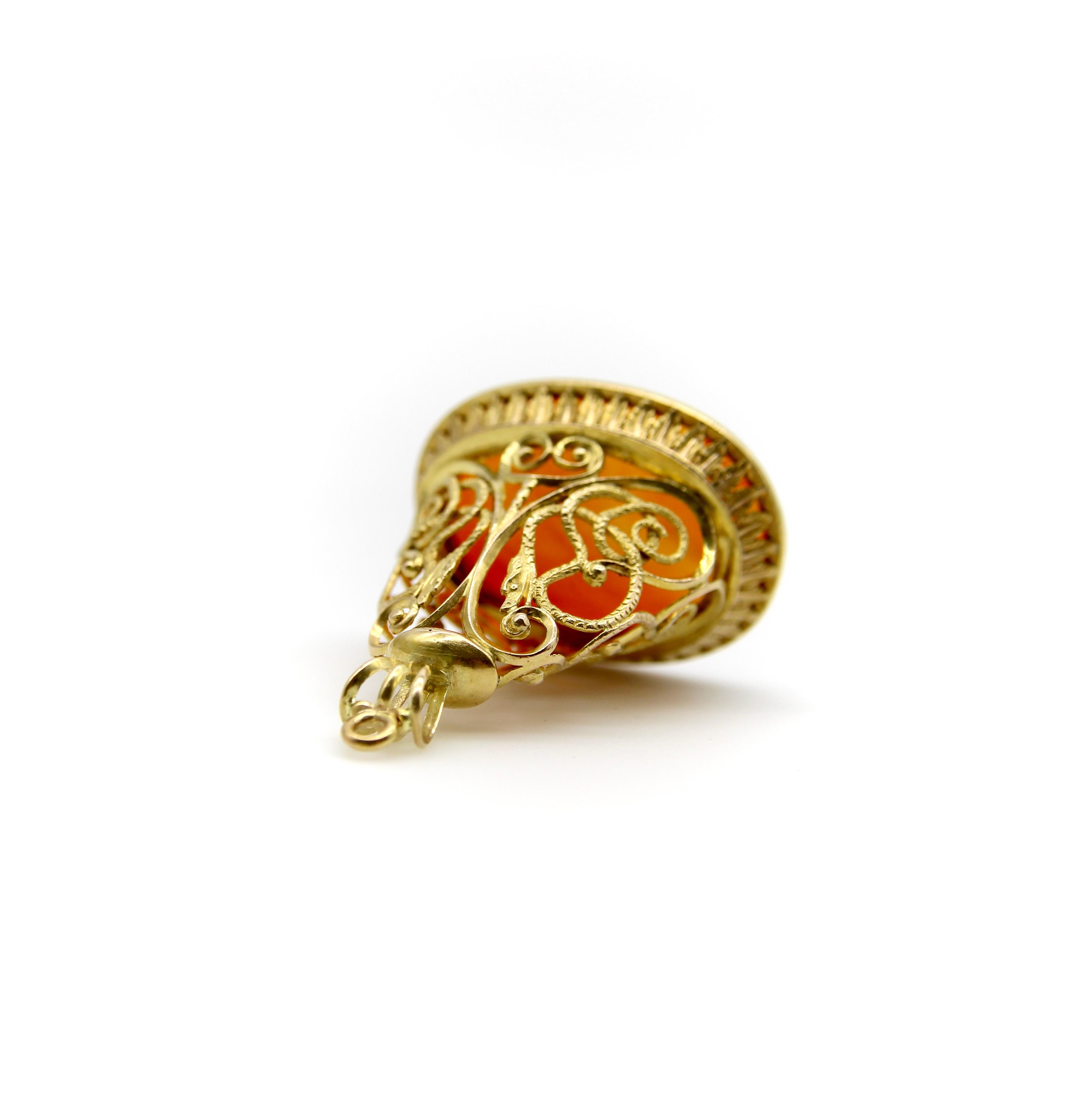 Portafortuna vittoriano in oro 14K con serpente elaborato e corniola in vendita 2