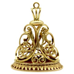 Portafortuna vittoriano in oro 14K con serpente elaborato e corniola