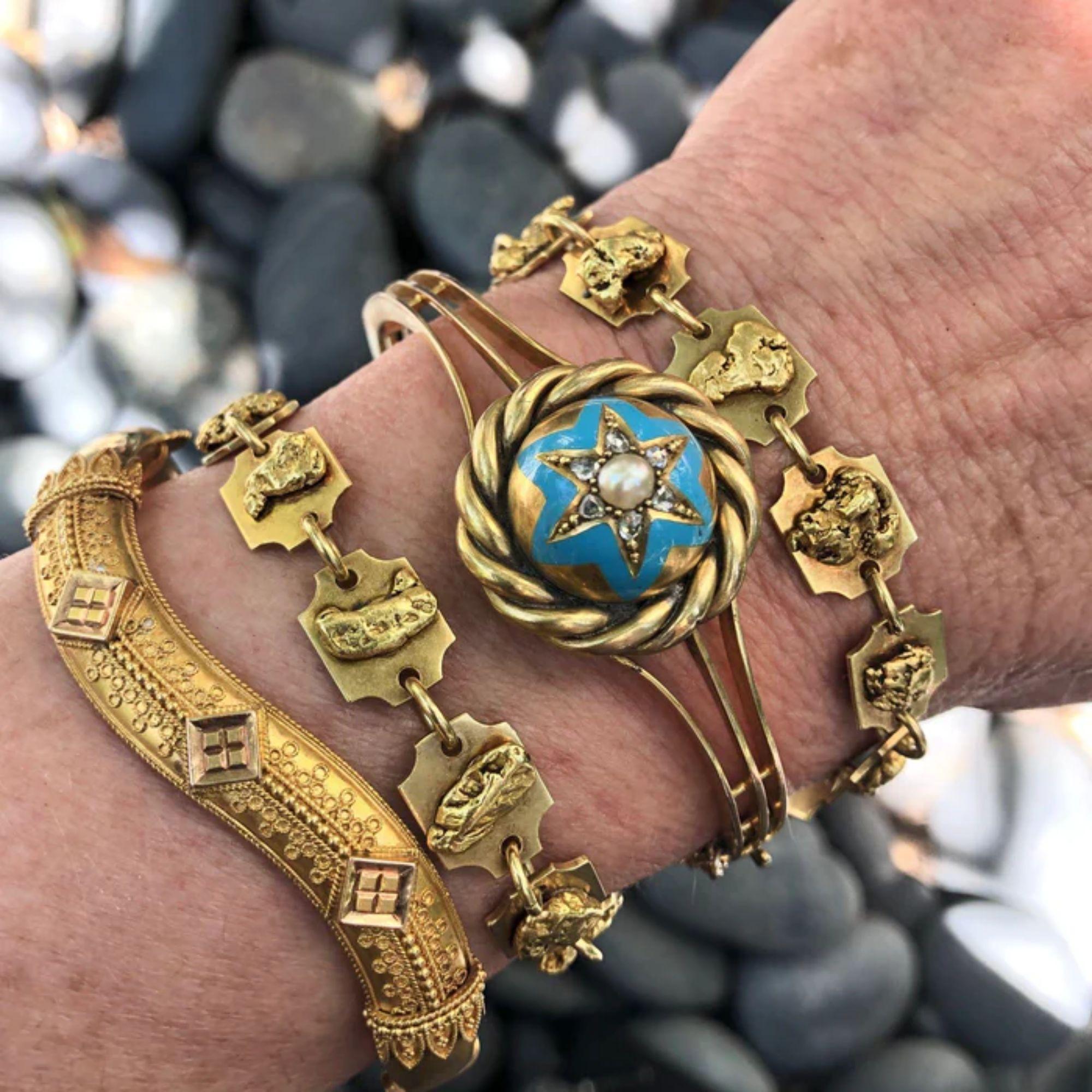 Taille rose Bracelet victorien en or 14K émaillé, perles et diamants en forme d'étoile circa 1880s en vente