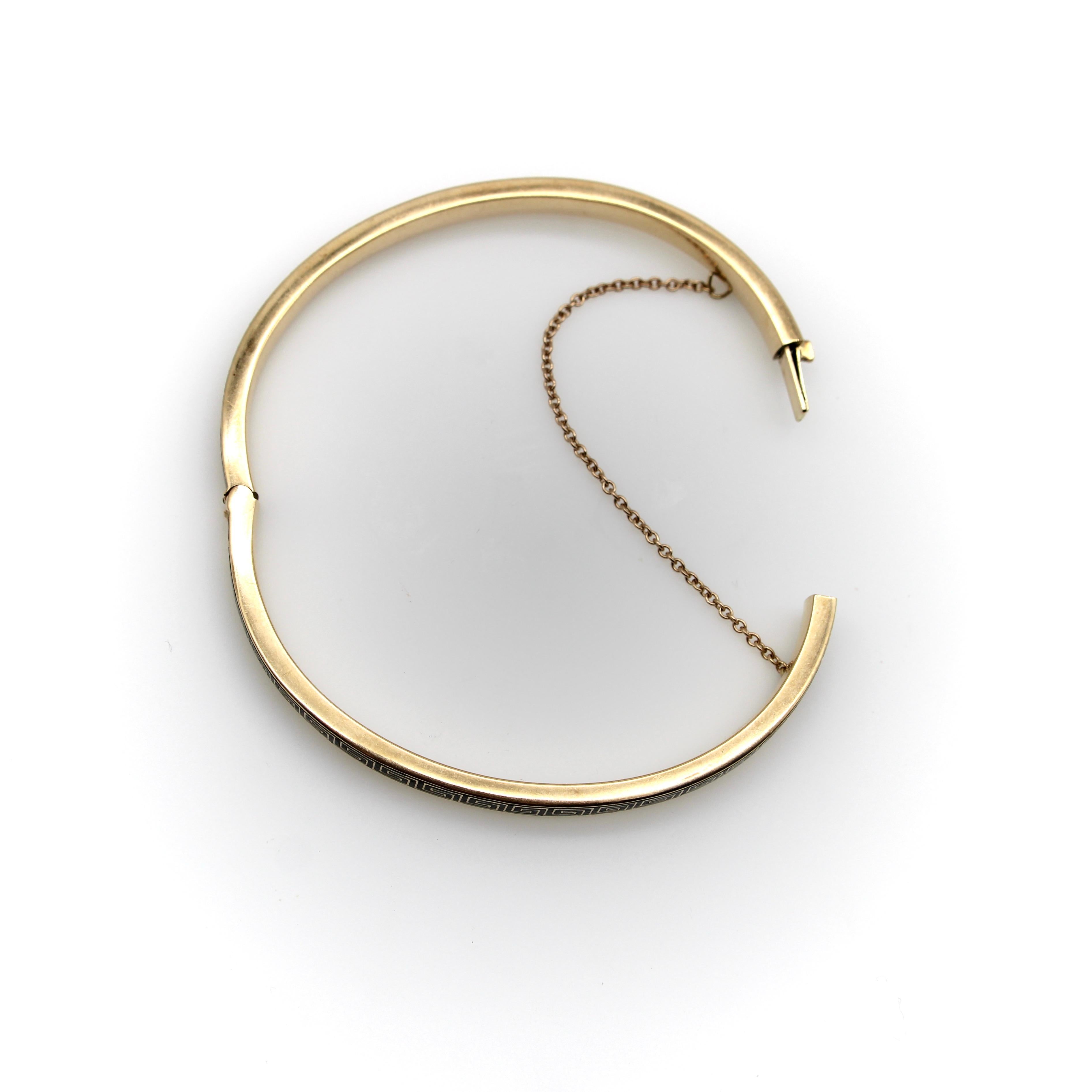 Bracciale vittoriano in oro 14K con smalto a forma di chiave greca in vendita 1