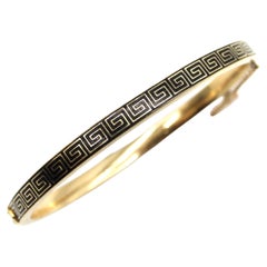 Pulsera victoriana con motivo de llave griega esmaltada en oro de 14 quilates