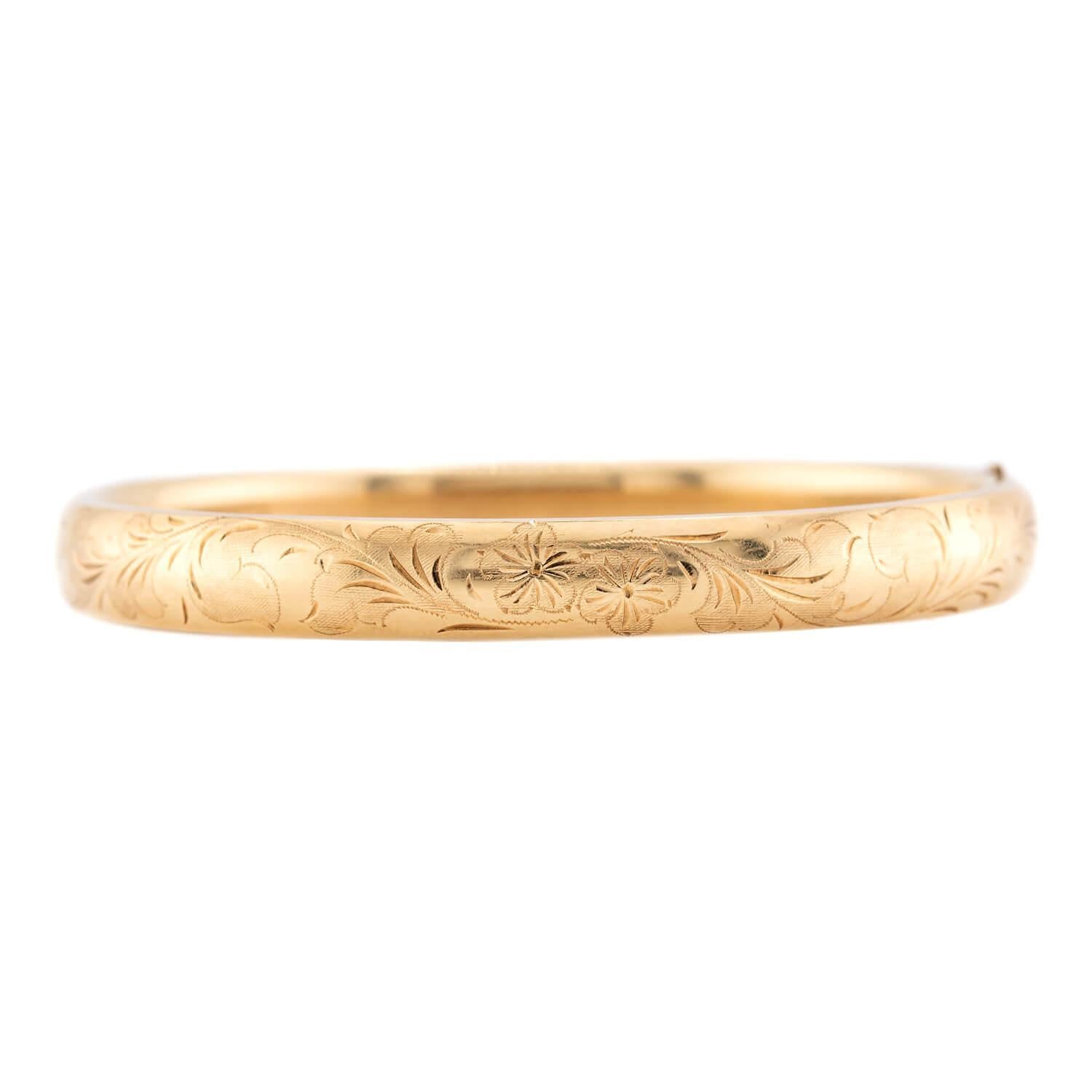 Donna Bracciale vittoriano con incisione in oro 14k in vendita