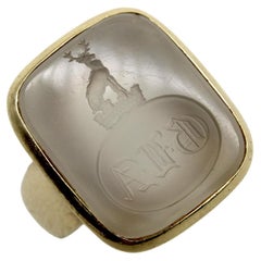 Anello vittoriano in oro 14 carati con stemma di famiglia, cervo e pietra di quarzo