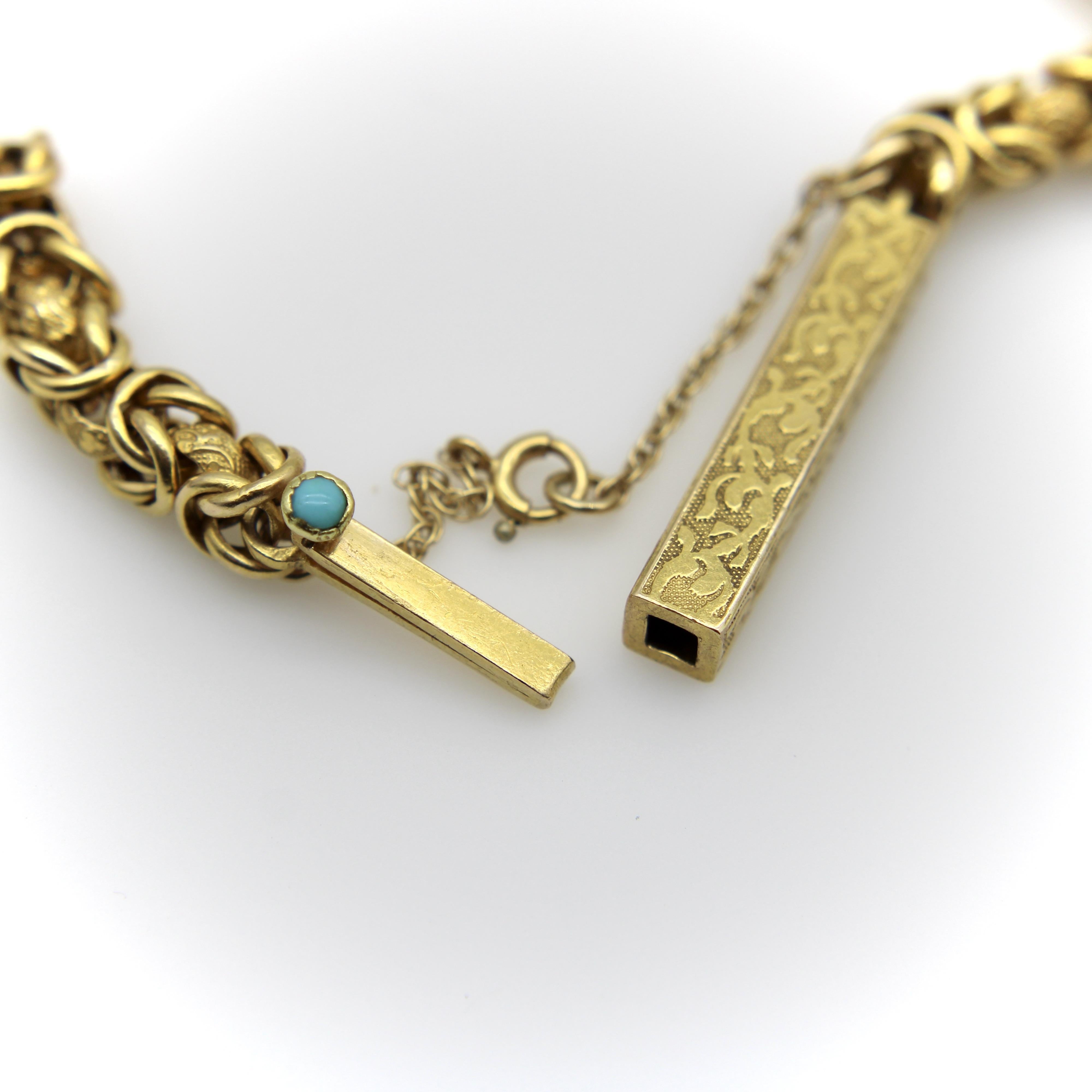 Longue chaîne de garde victorienne en or 14 carats à maillons fantaisie avec détails en relief Unisexe en vente