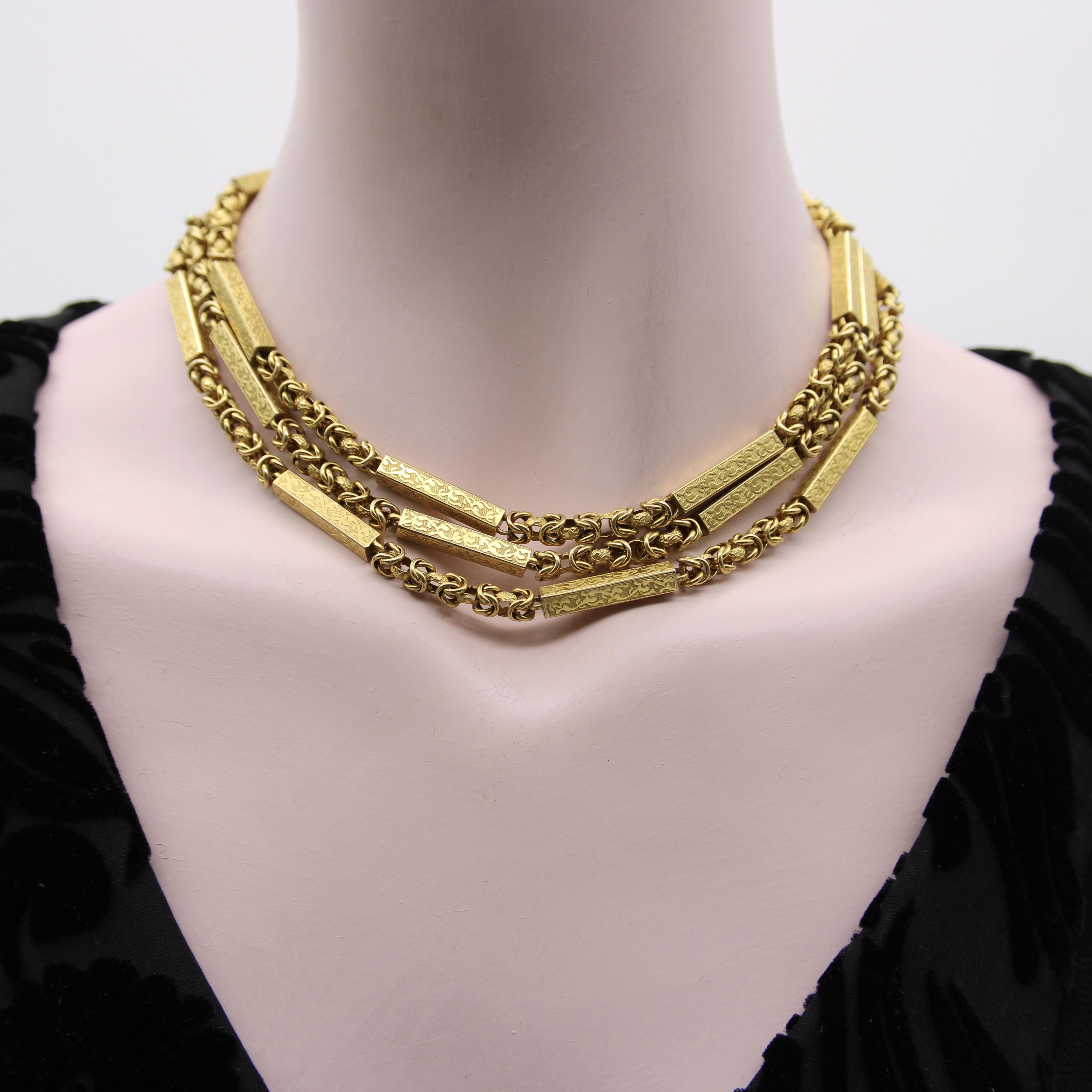 Longue chaîne de garde victorienne en or 14 carats à maillons fantaisie avec détails en relief en vente 4