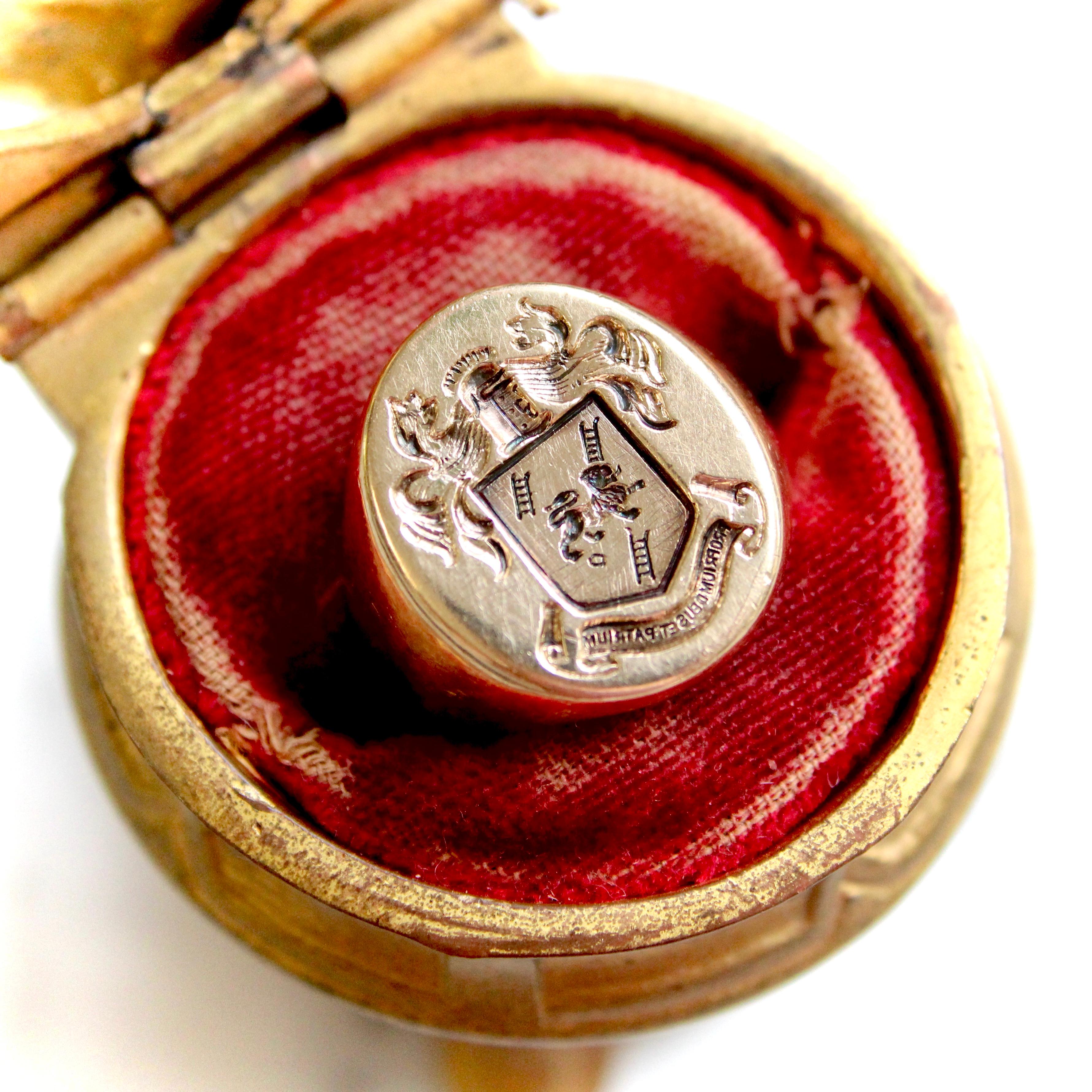 Victorian 14K Gold Intaglio Signet Ring with Family Crest 5