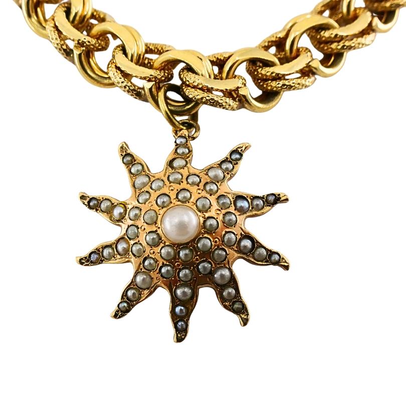 Victorien en or 14k  Bracelet à maillons  Perles en émail et charms gravés en vente 2