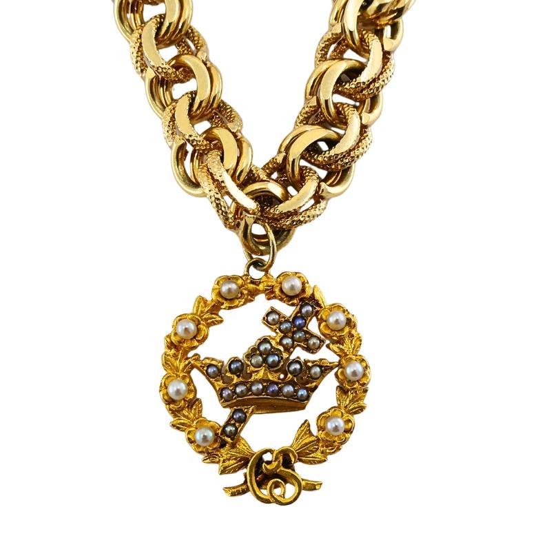 Victorien en or 14k  Bracelet à maillons  Perles en émail et charms gravés en vente 4
