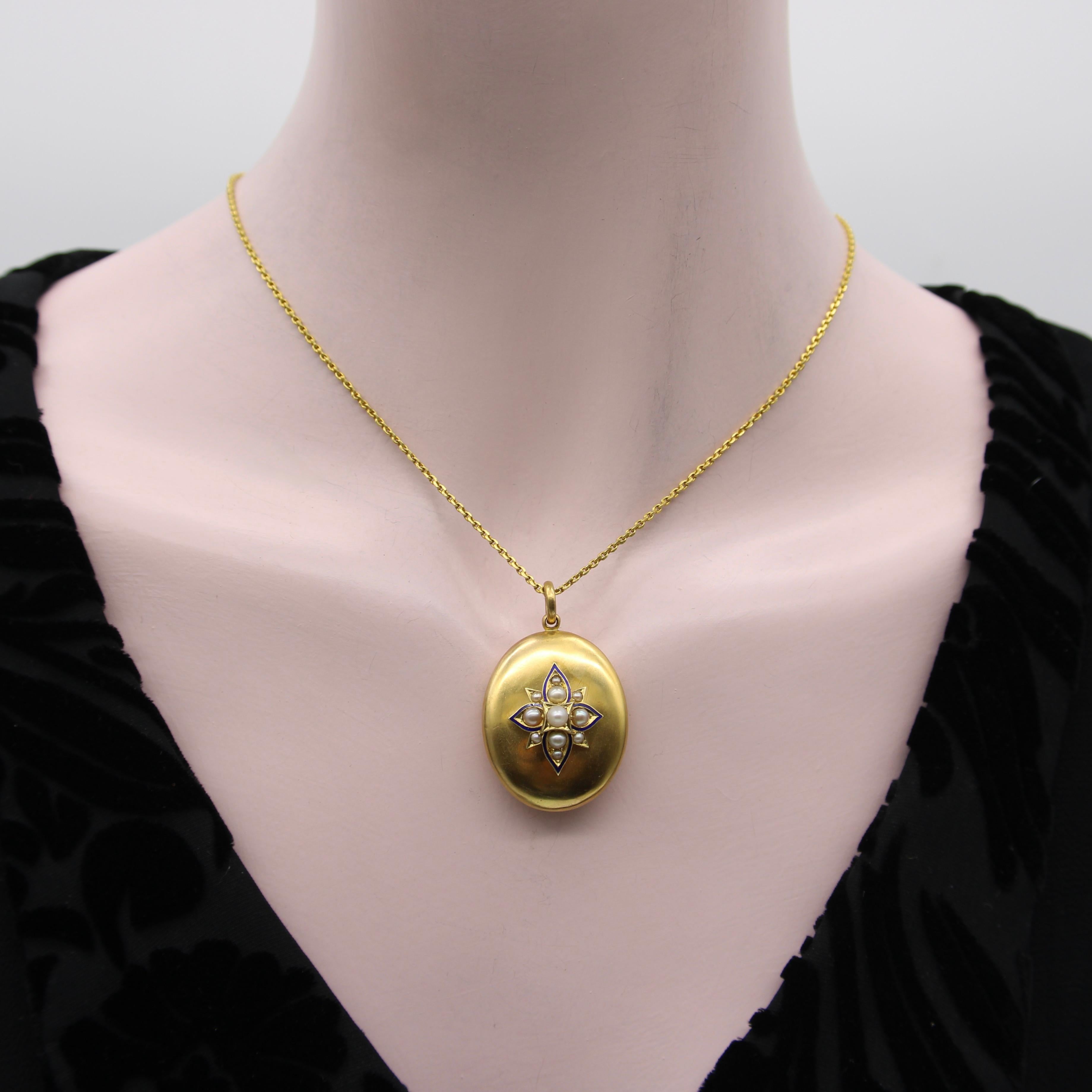 Victorian 14K Gold Locket with Floral Pearl and Enamel Decoration  For Sale 1