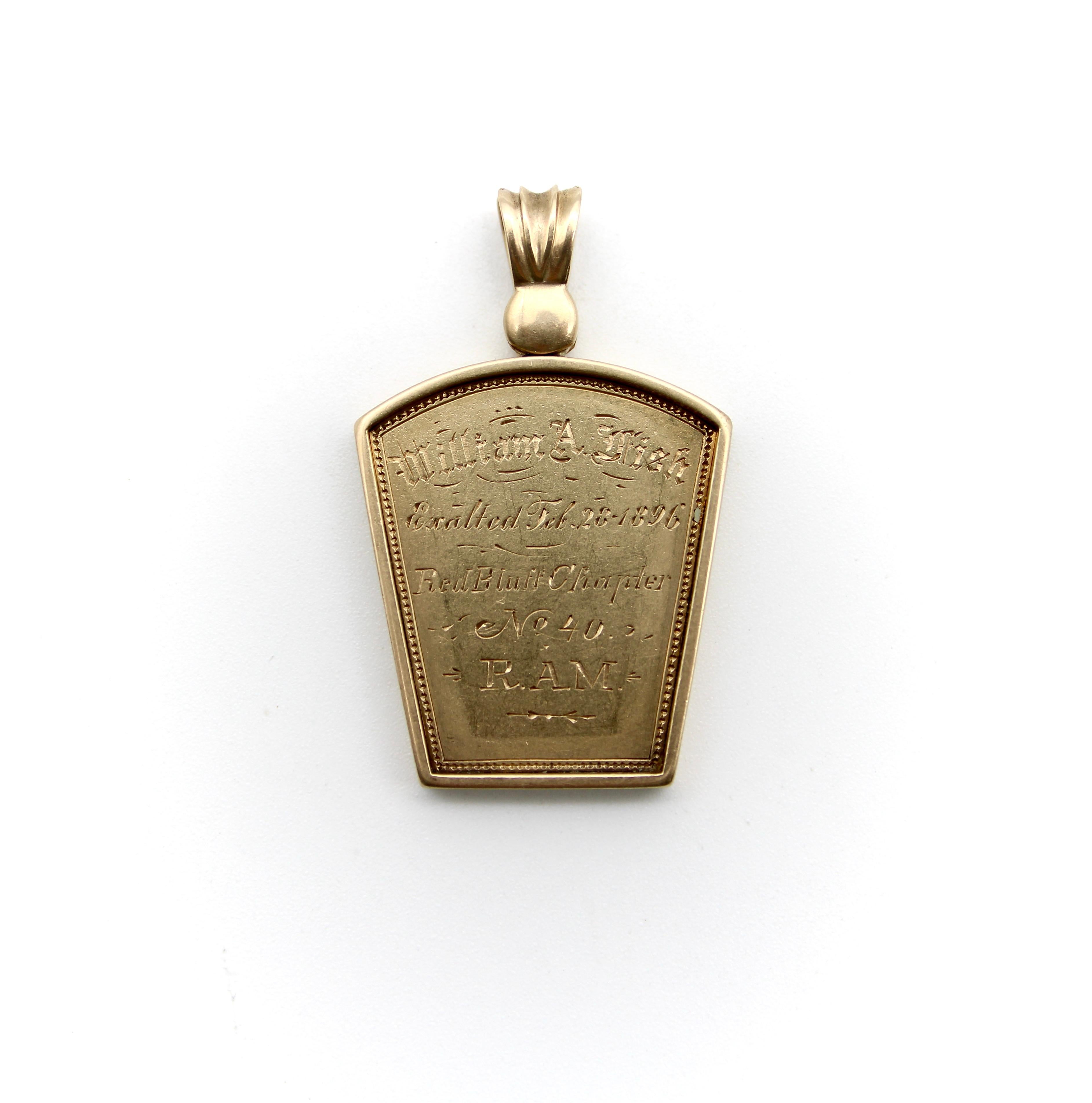 Victorian 14K Gold Masonic Royal Arch Pendant with Enamel and Engraving In Good Condition For Sale In Venice, CA