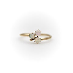 Anello vittoriano in oro 14 carati con opale a forma di trifoglio, 1890 circa