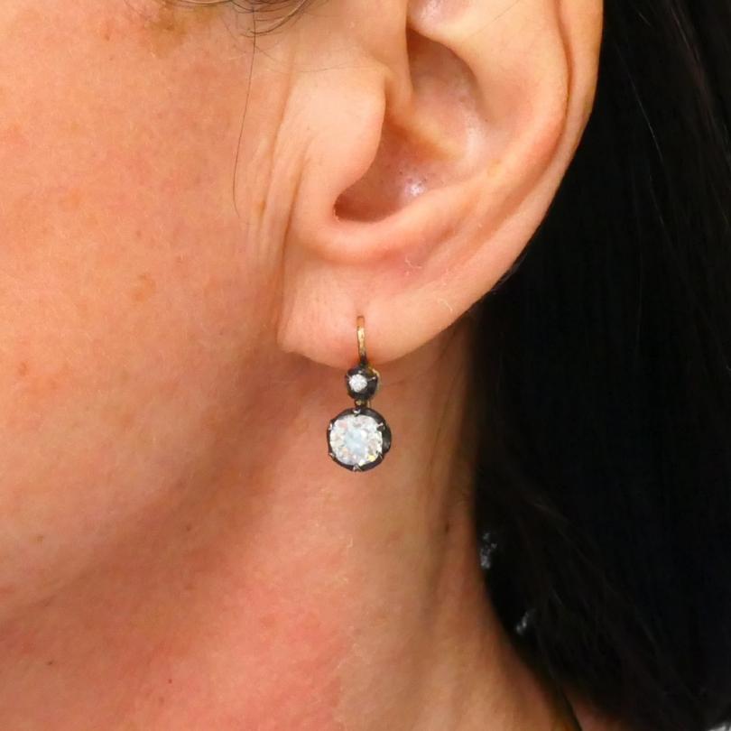 Vittoriano Orecchini vittoriani in oro 14k e argento a due pietre con diamanti Old Mine Cut, antico in vendita