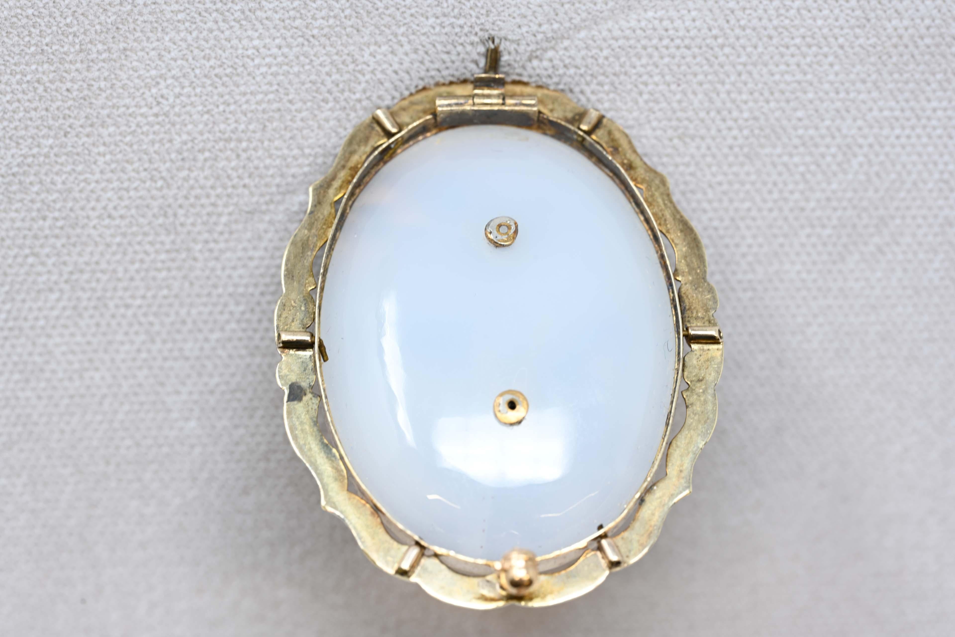 Round Cut Victorian 14k Gold Turquoise & Calcedony Brooch For Sale