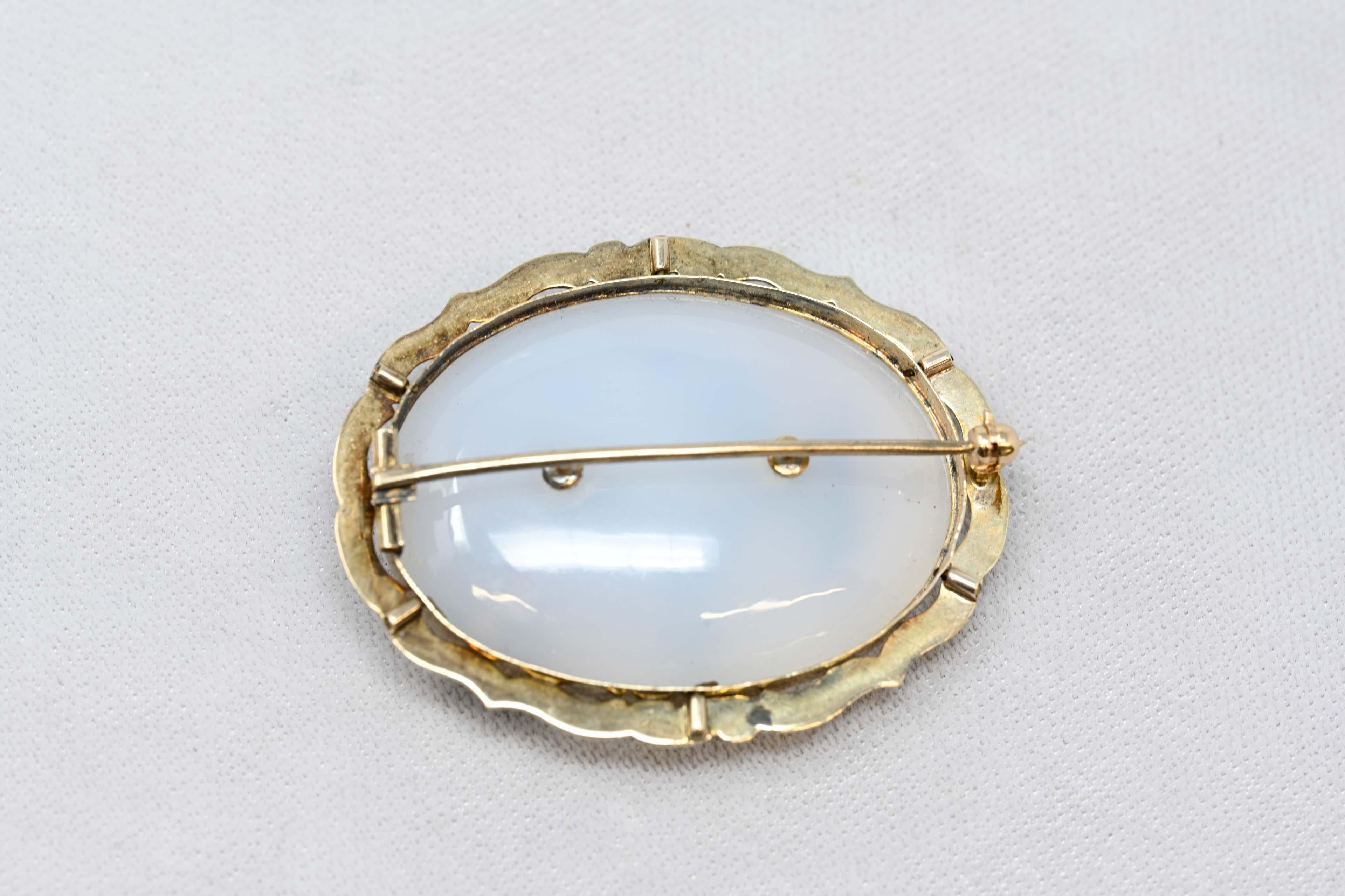 Victorian 14k Gold Turquoise & Calcedony Brooch In Good Condition For Sale In Montreal, QC