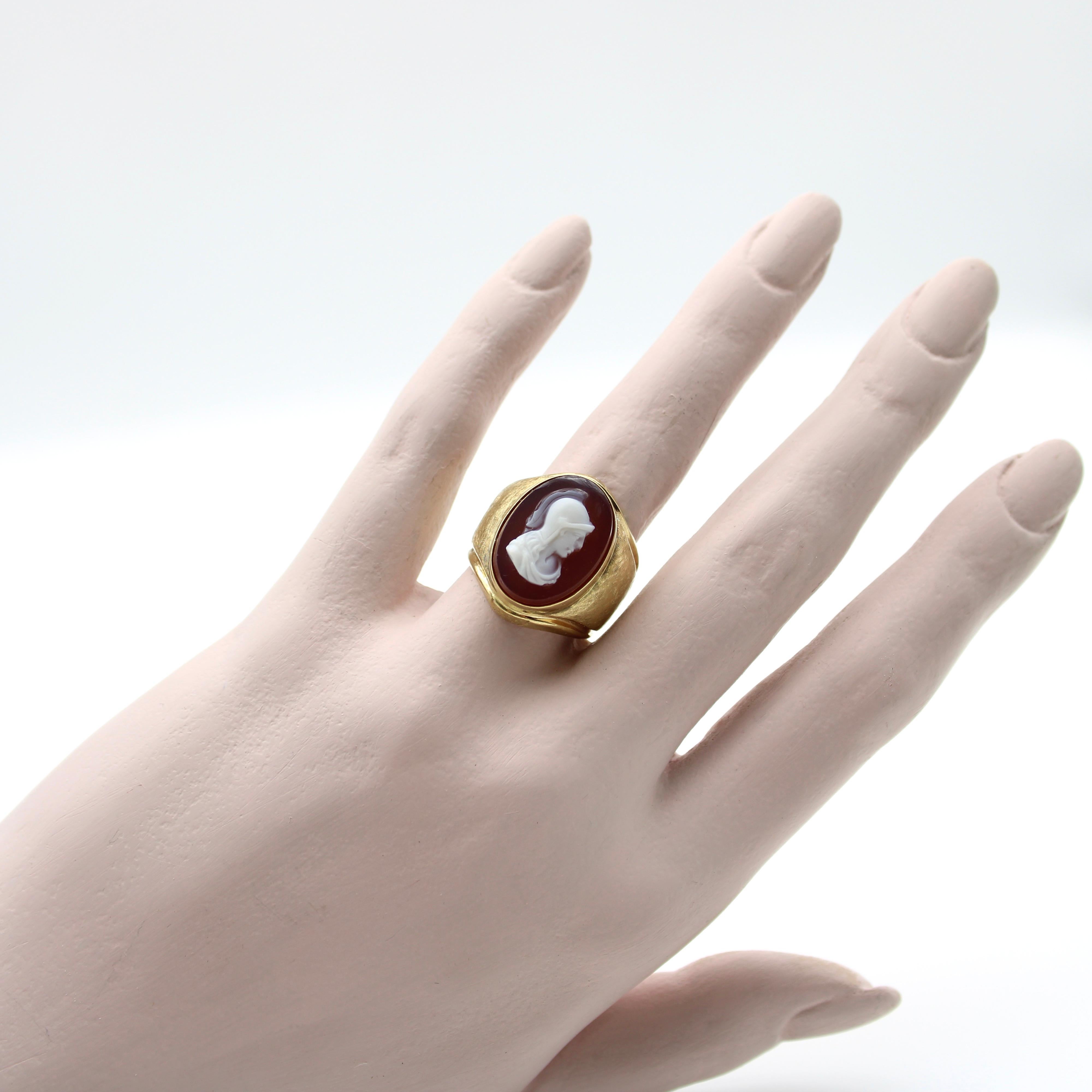 Victorian 14K Hardstone Helmeted Warrior Cameo Ring In Good Condition For Sale In Venice, CA