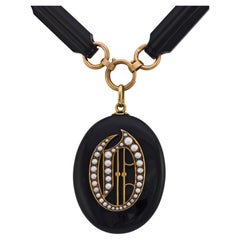 Victorian 14k Jet
Pearl Locket Pendant Necklace Victorian 14k Jet
Pearl Locket Pendant Necklace