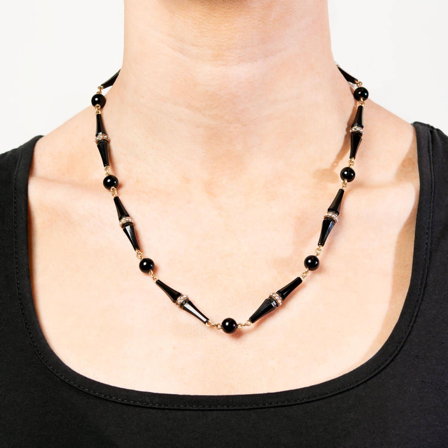 Collier victorien en onyx et perles de rocaille 14k Bon état - En vente à Narberth, PA