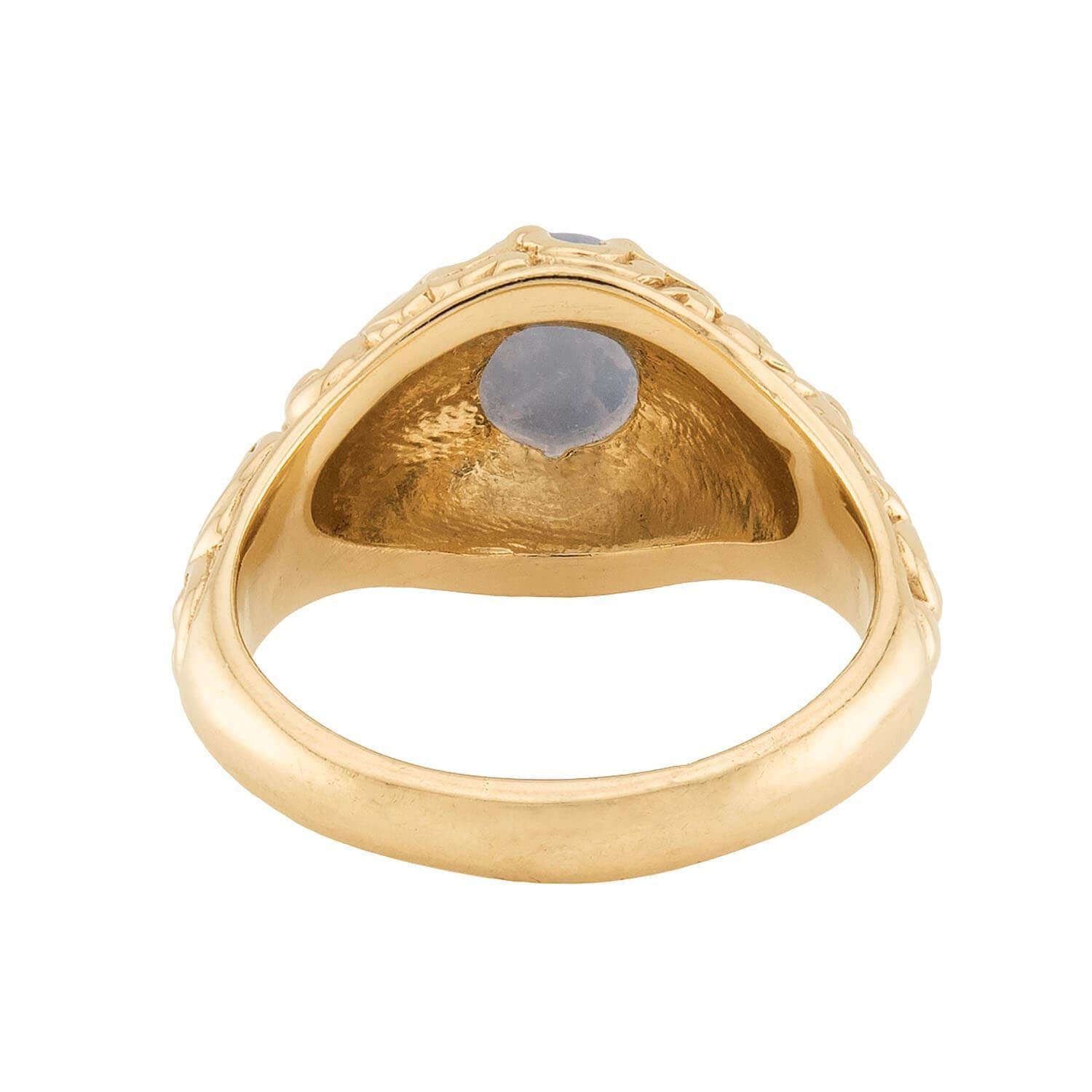 Anello vittoriano 14k Repousse con pietra di luna e diamanti In condizioni buone in vendita a Narberth, PA
