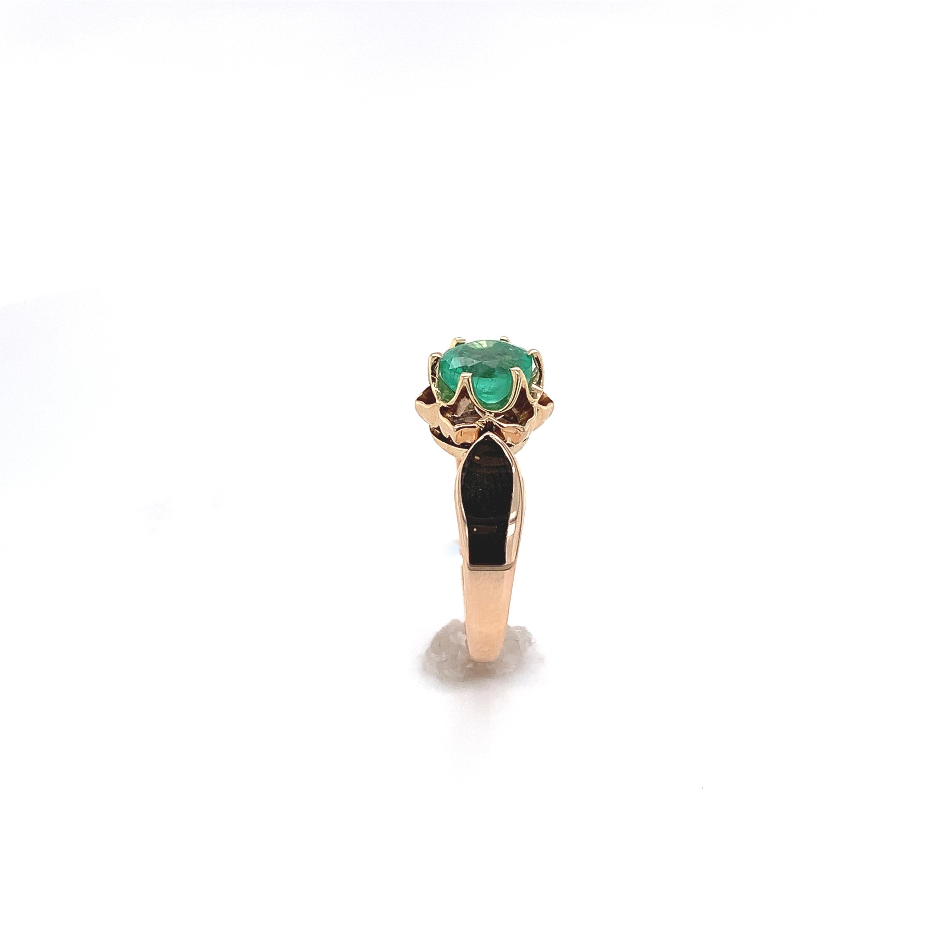 Round Cut Victorian 14K Rosy Yellow Gold Ring with .94ct Emerald For Sale