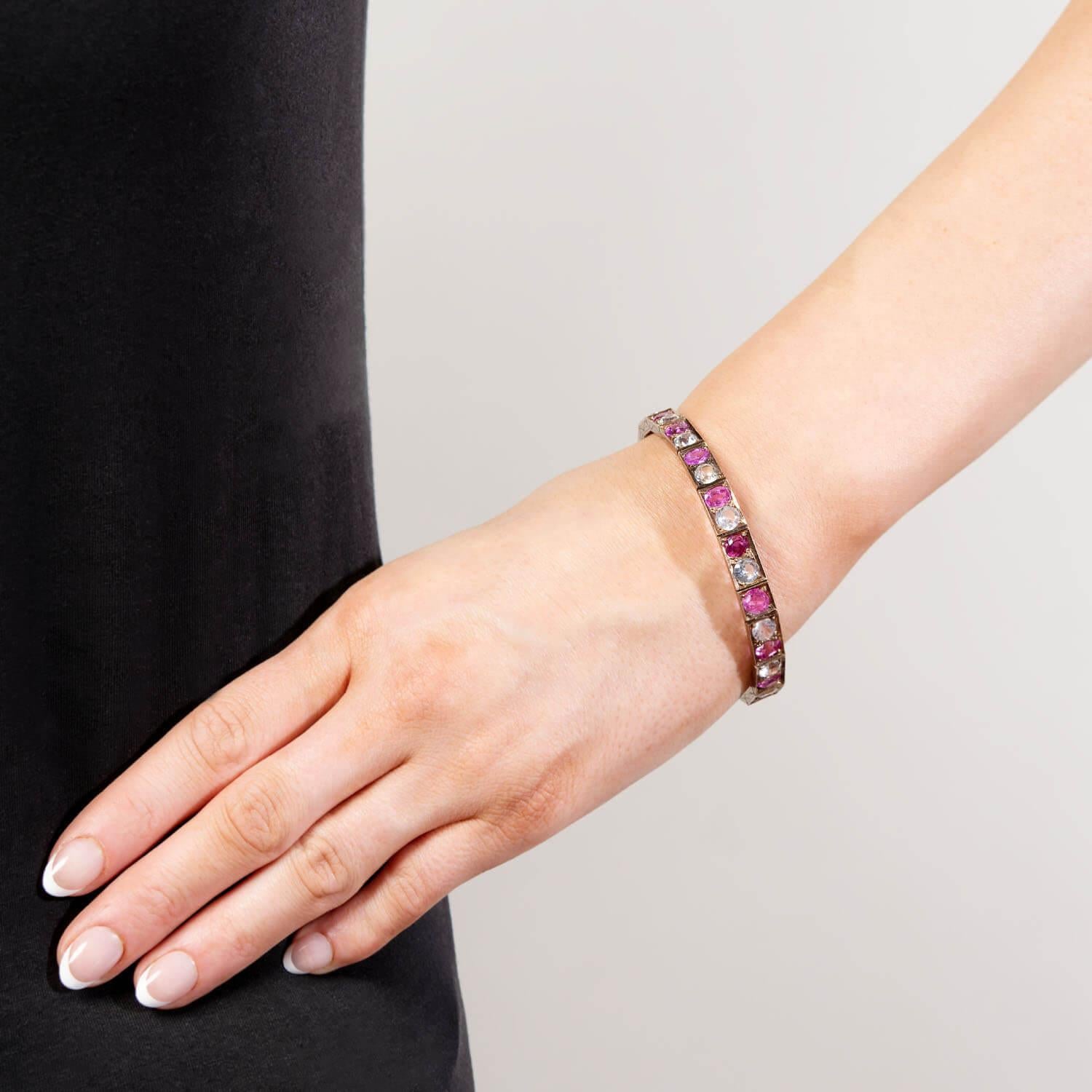 Bracelet victorien en rubis et saphirs 14 carats en vente 2